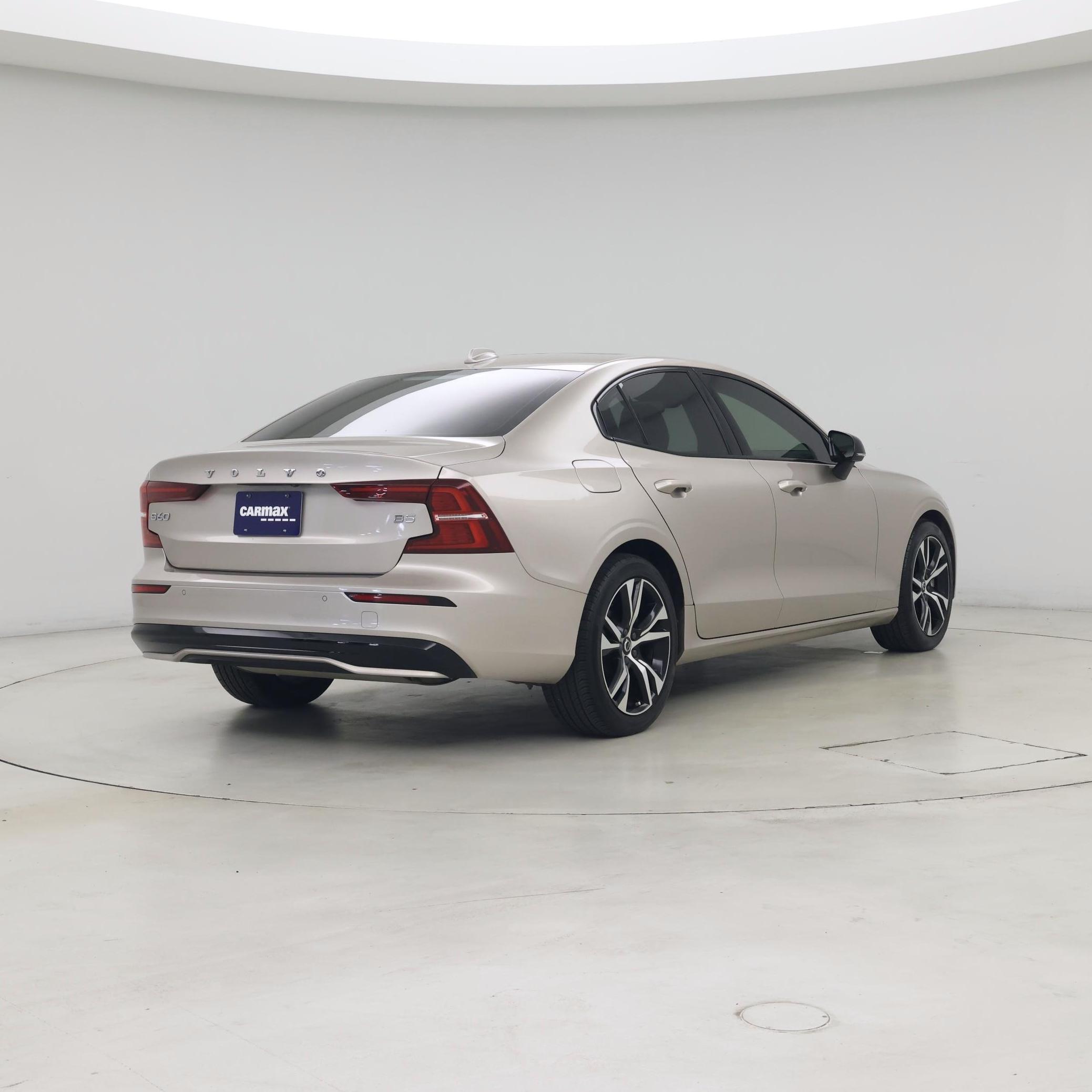 Thumbnail: 2024 Volvo S60 - 8