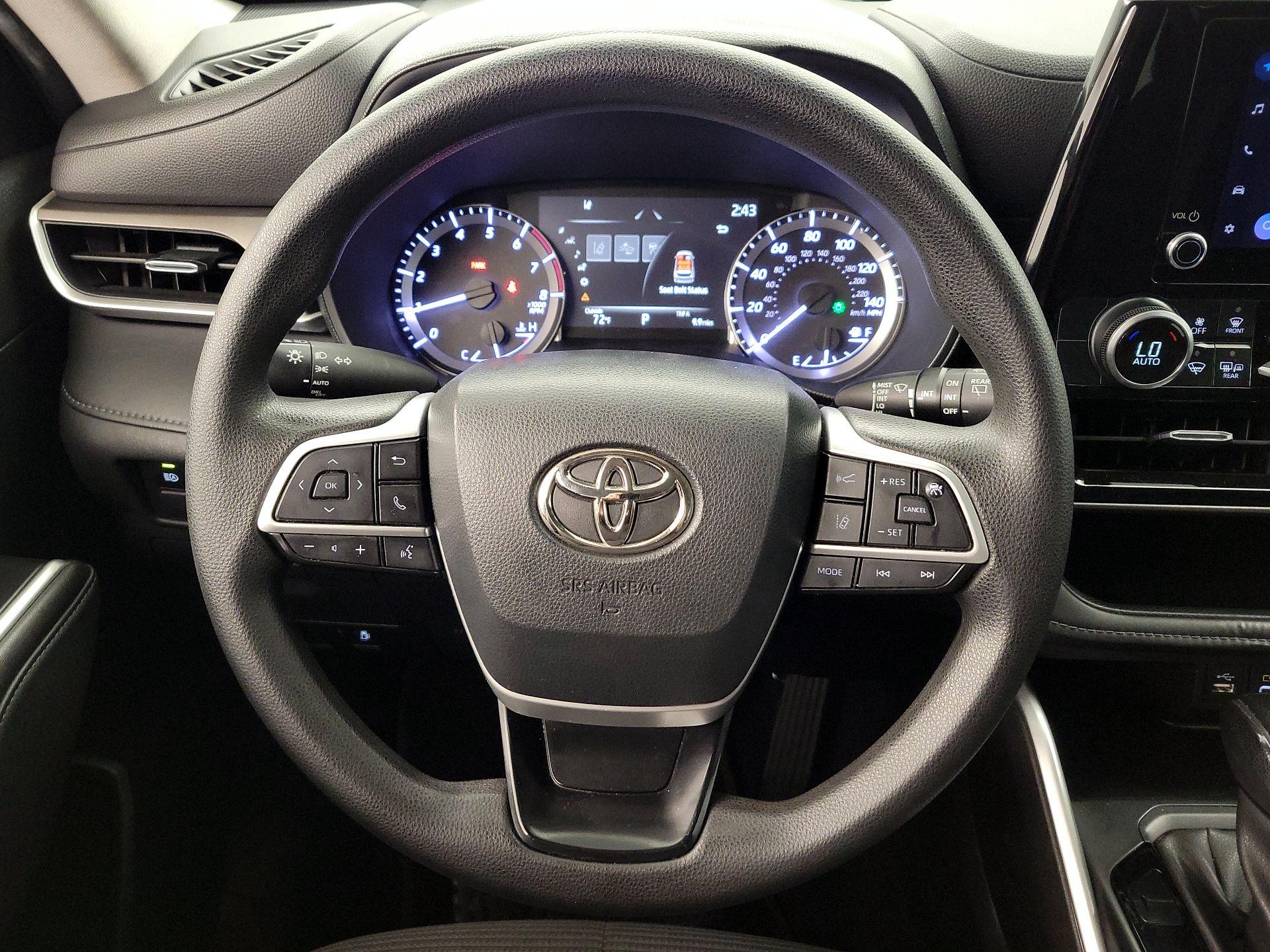 Thumbnail: 2023 Toyota Highlander - 10