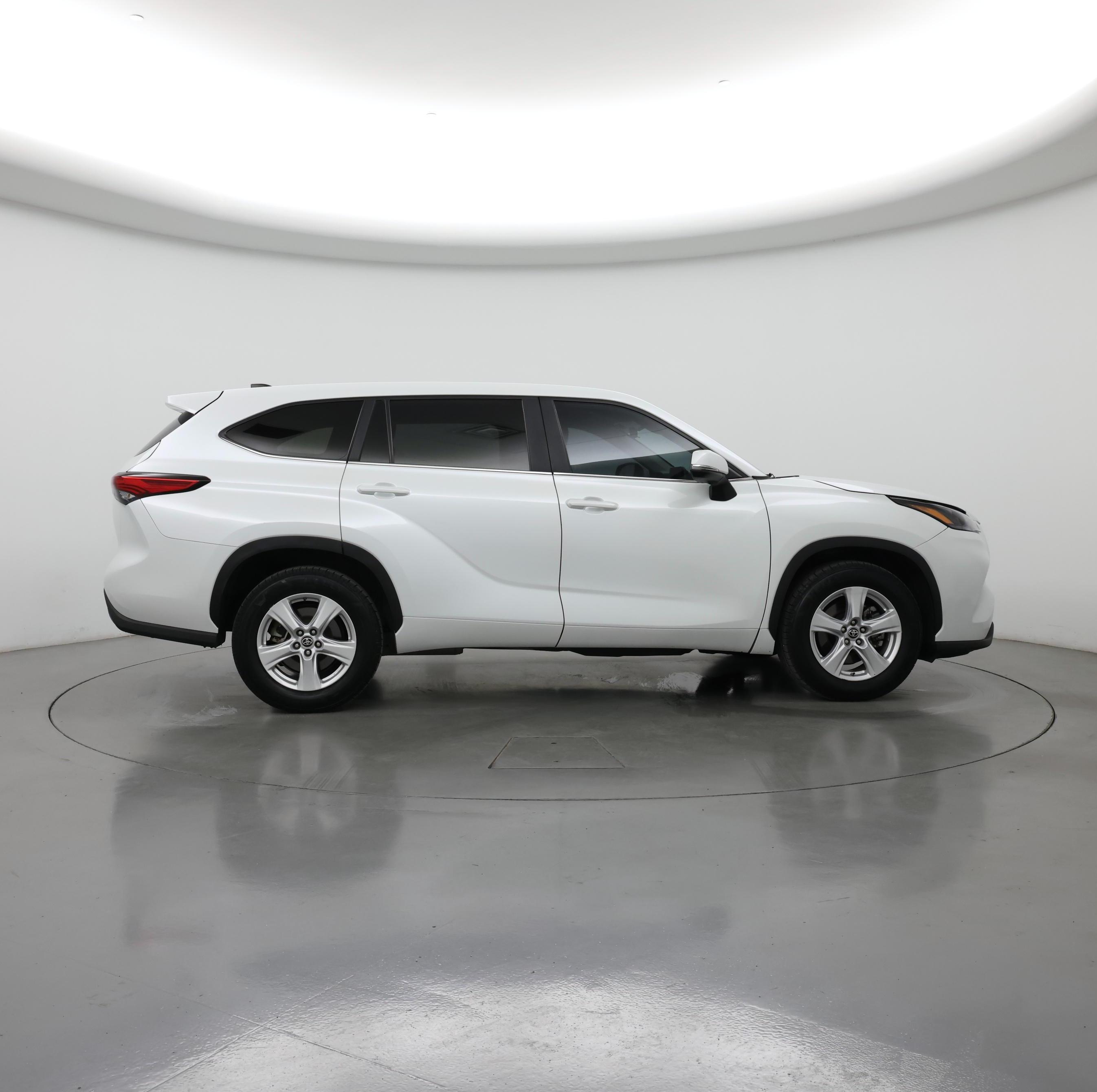 Thumbnail: 2023 Toyota Highlander - 7
