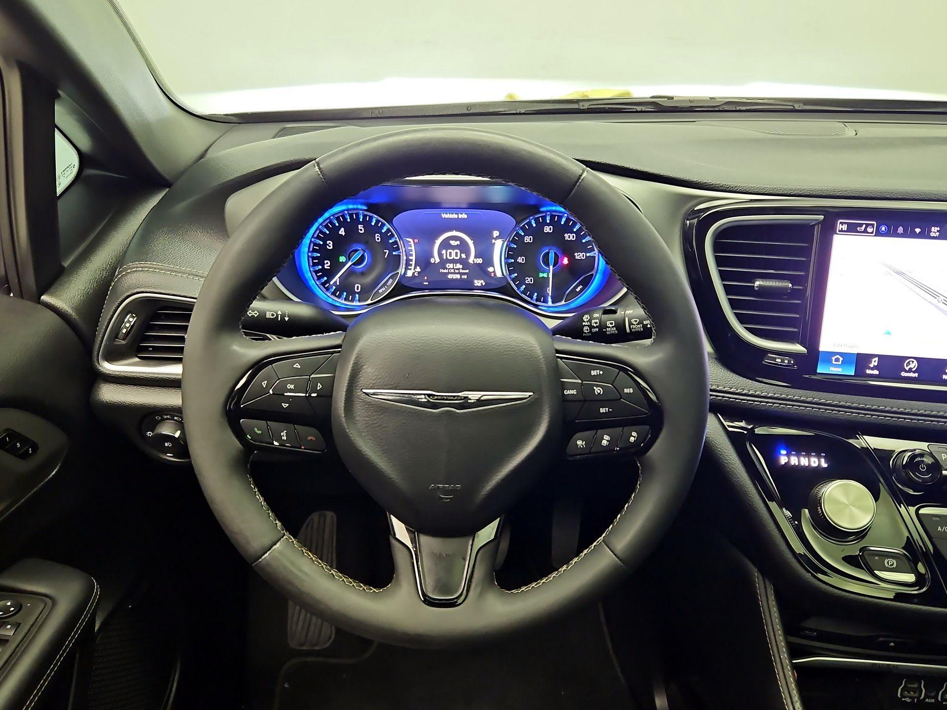 Thumbnail: 2023 Chrysler Pacifica - 10