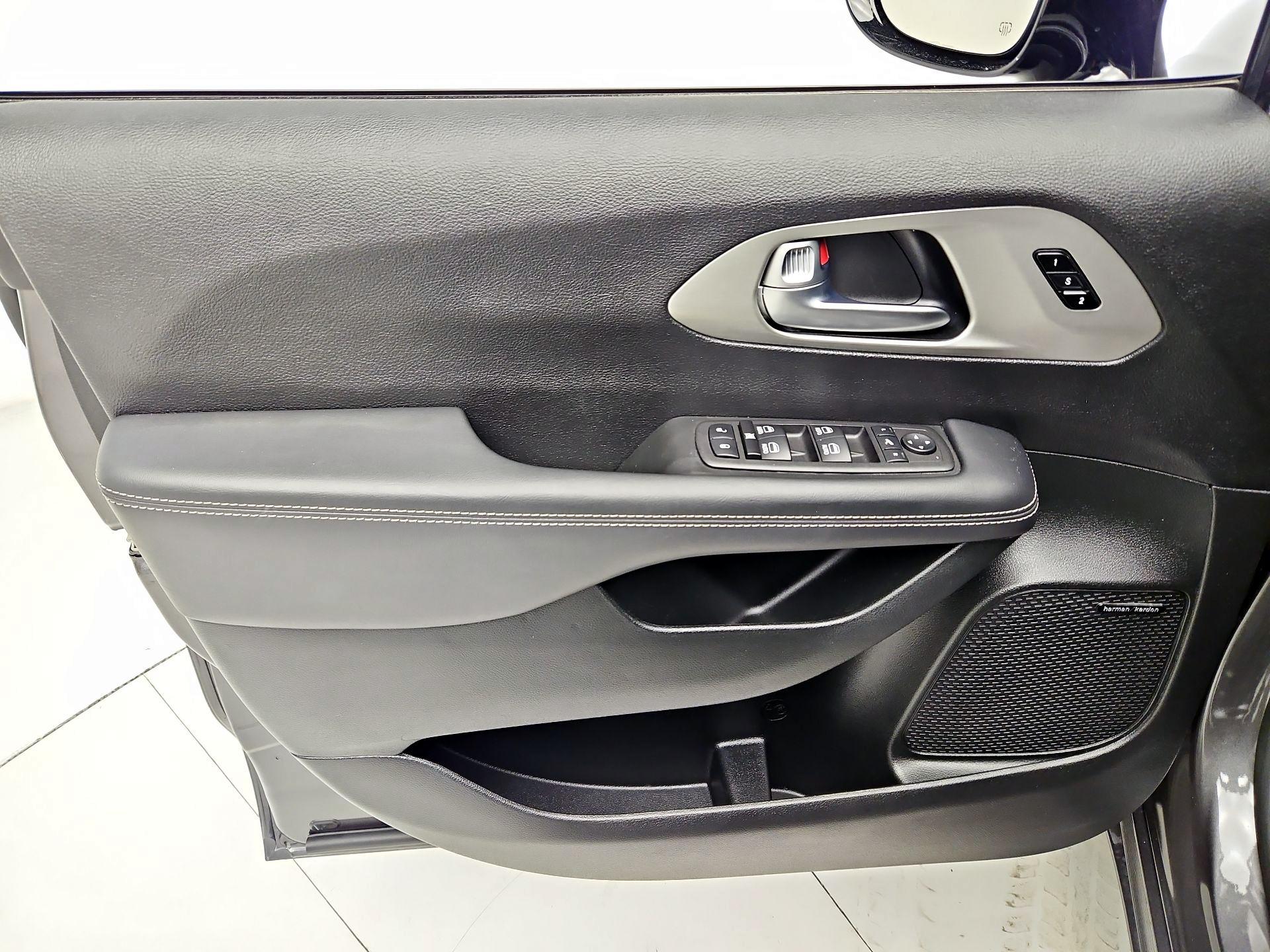 Thumbnail: 2023 Chrysler Pacifica - 12