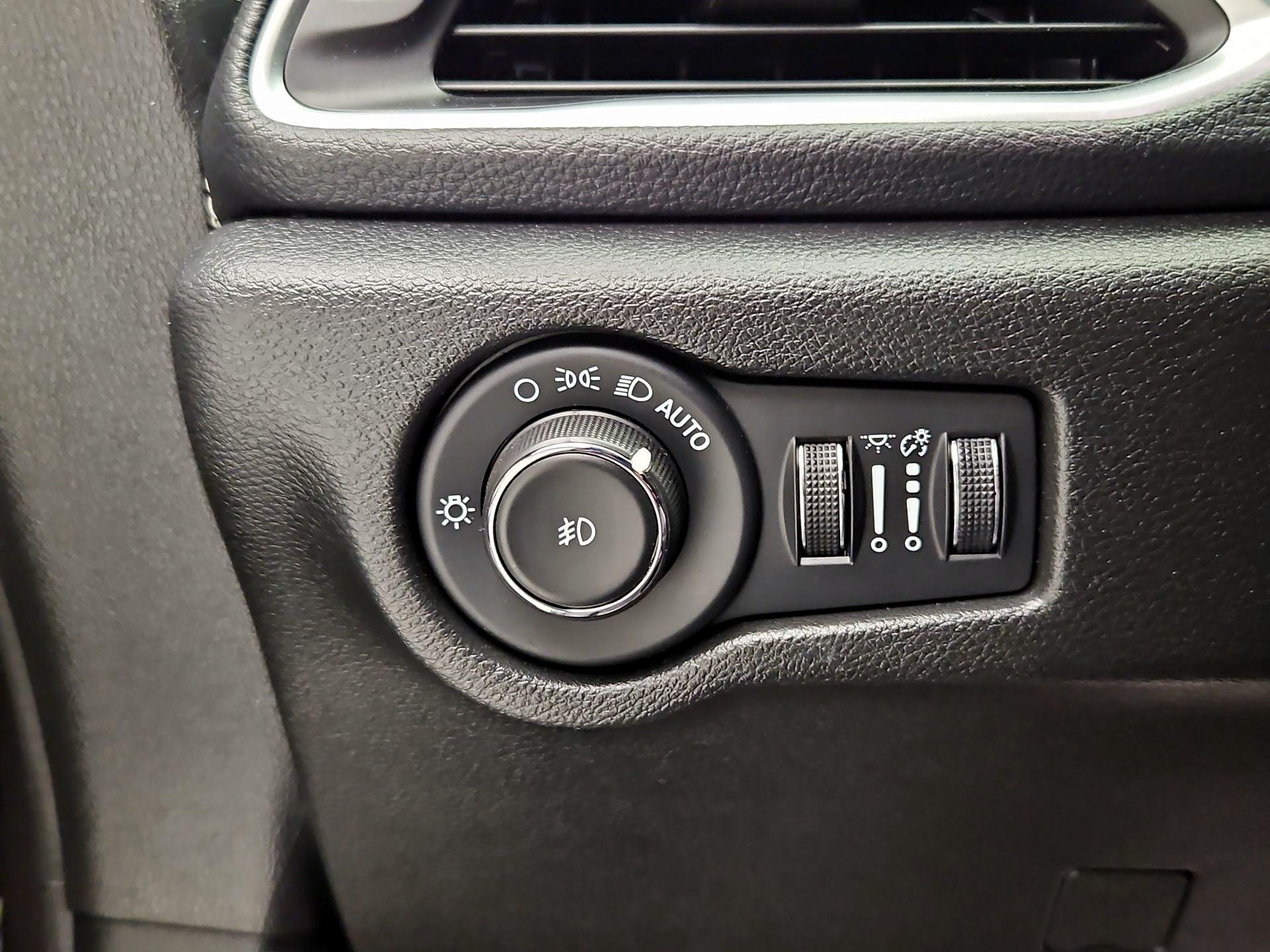 Thumbnail: 2023 Chrysler Pacifica - 13