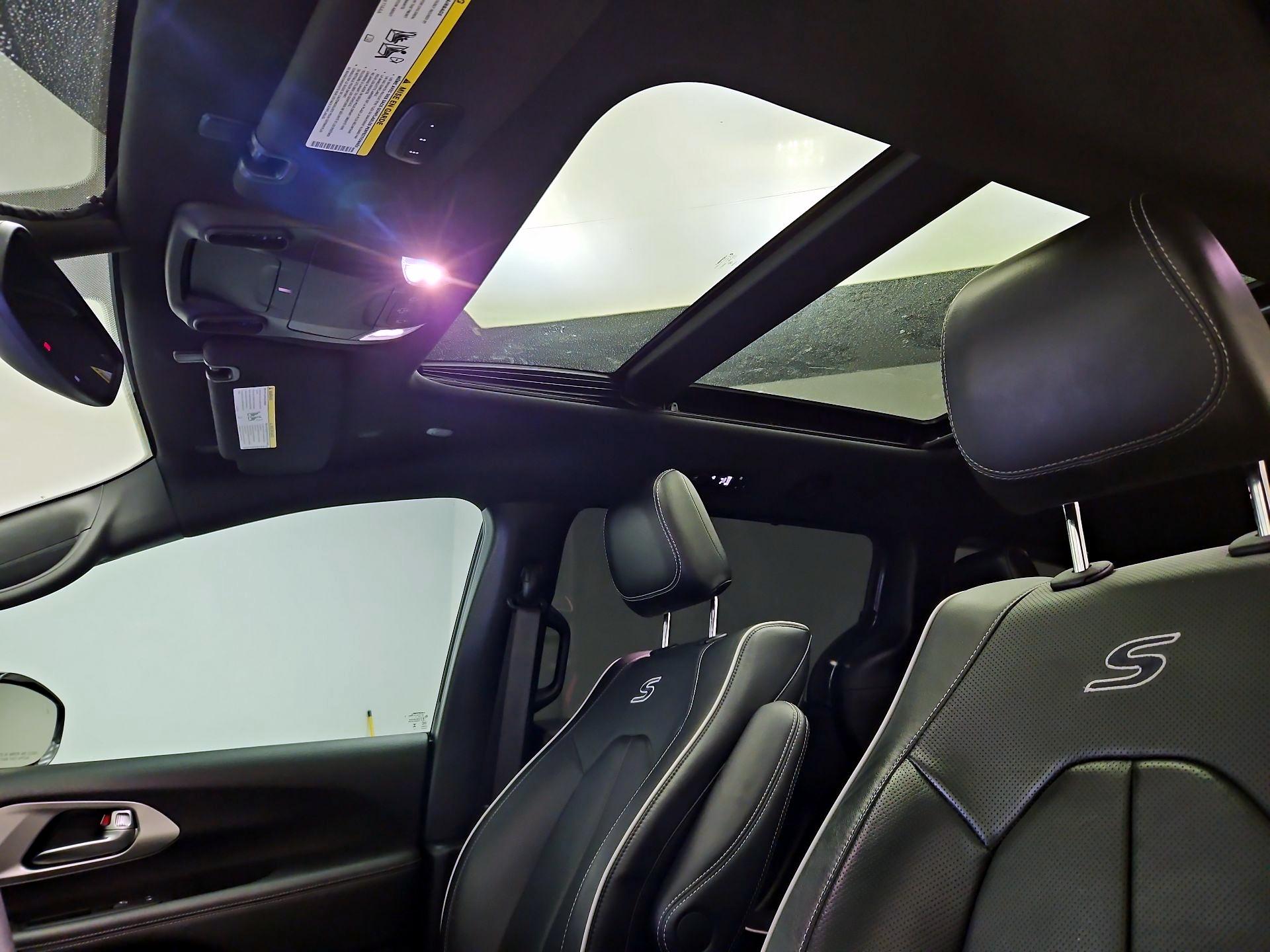 Thumbnail: 2023 Chrysler Pacifica - 20