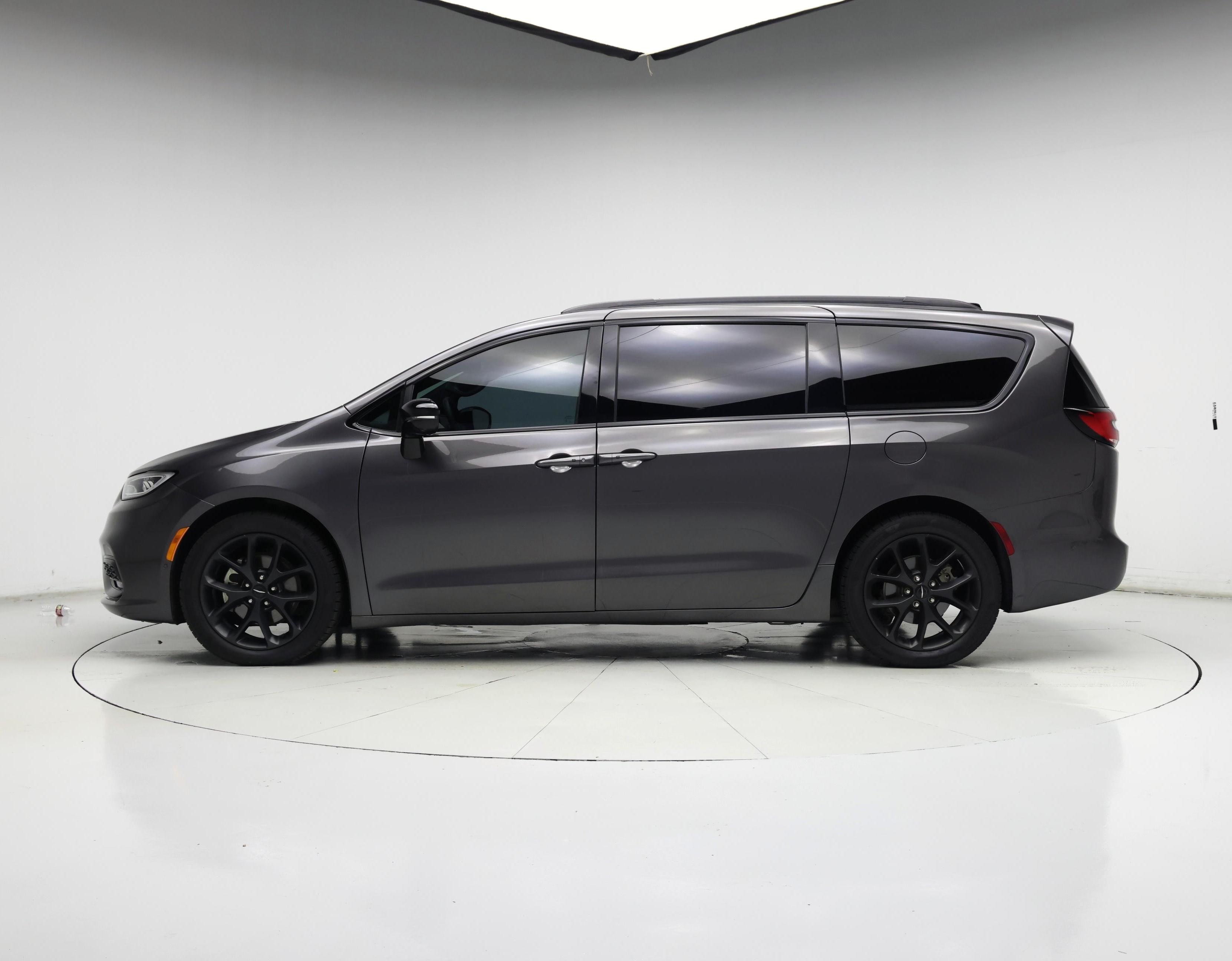 Thumbnail: 2023 Chrysler Pacifica - 3