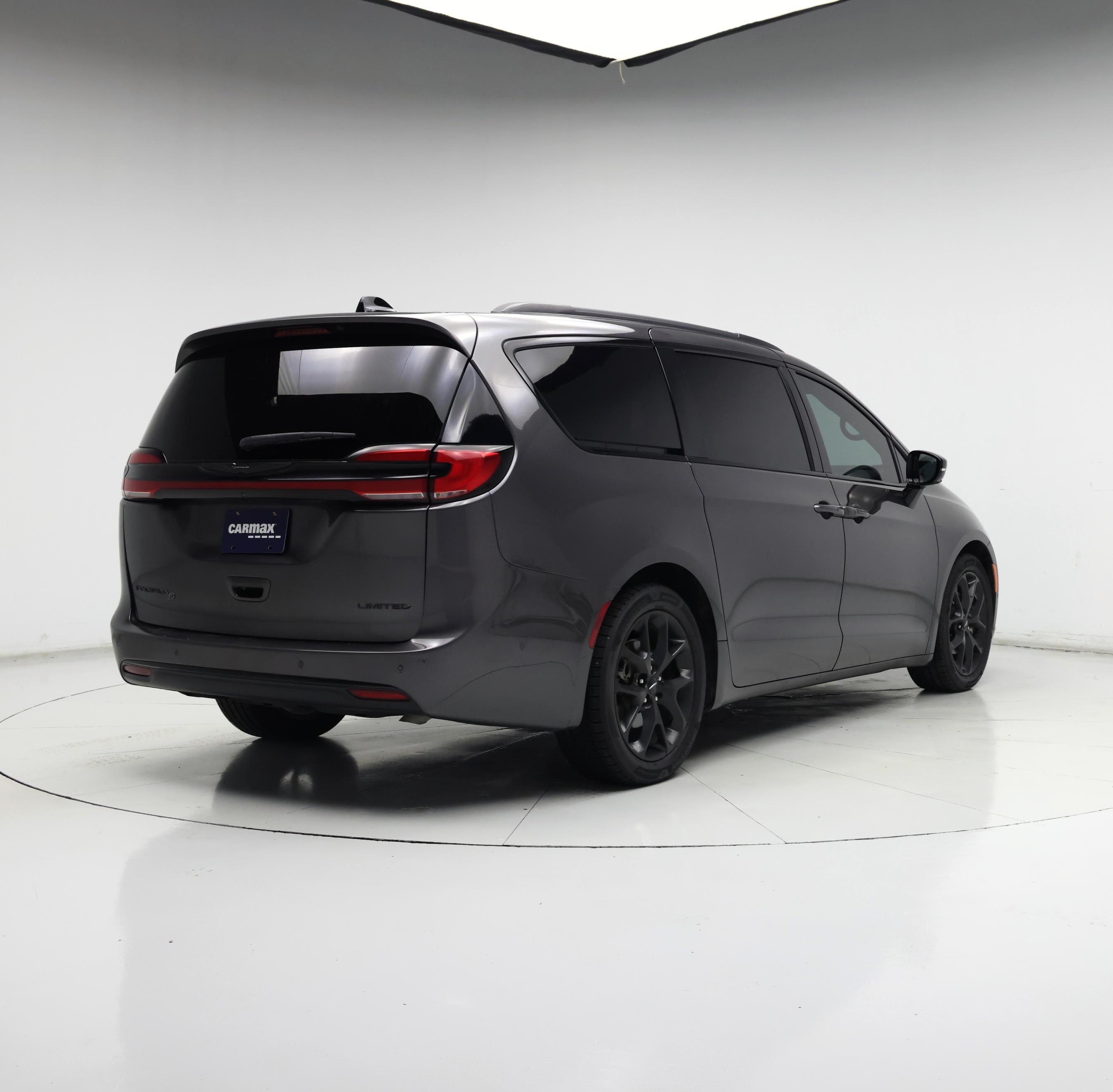 Thumbnail: 2023 Chrysler Pacifica - 8