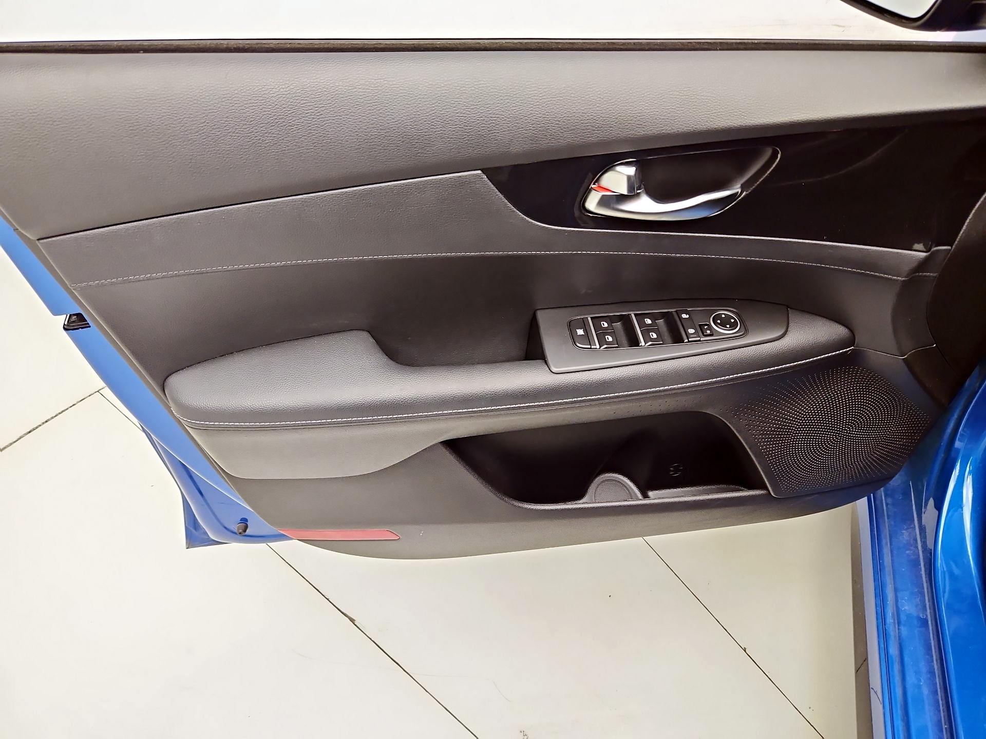 Thumbnail: 2023 Kia Forte - 12