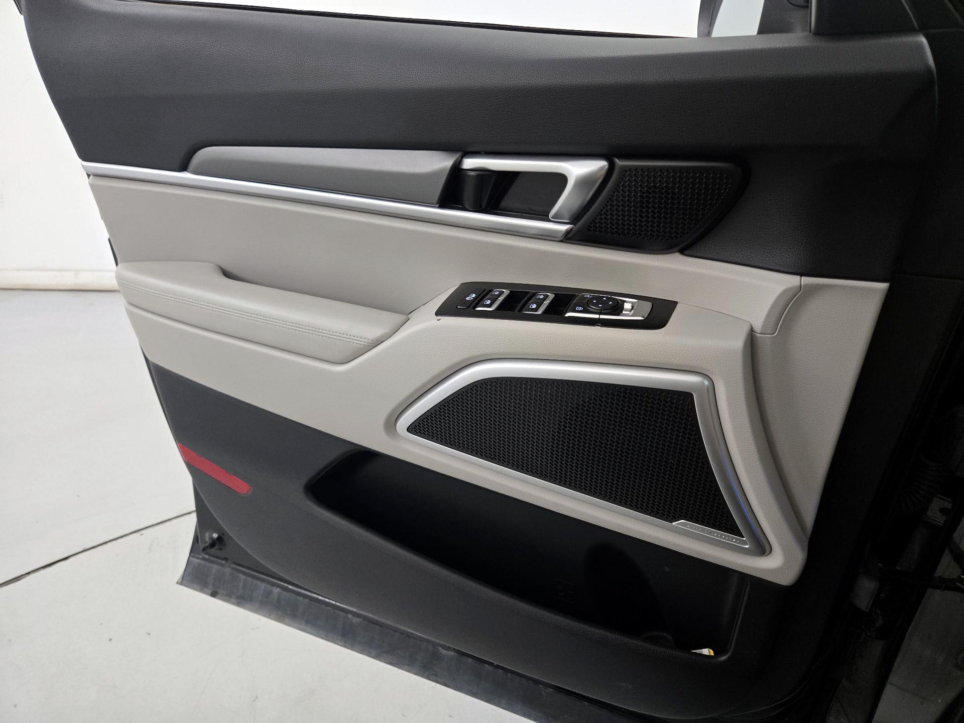 Thumbnail: 2020 Kia Telluride - 12