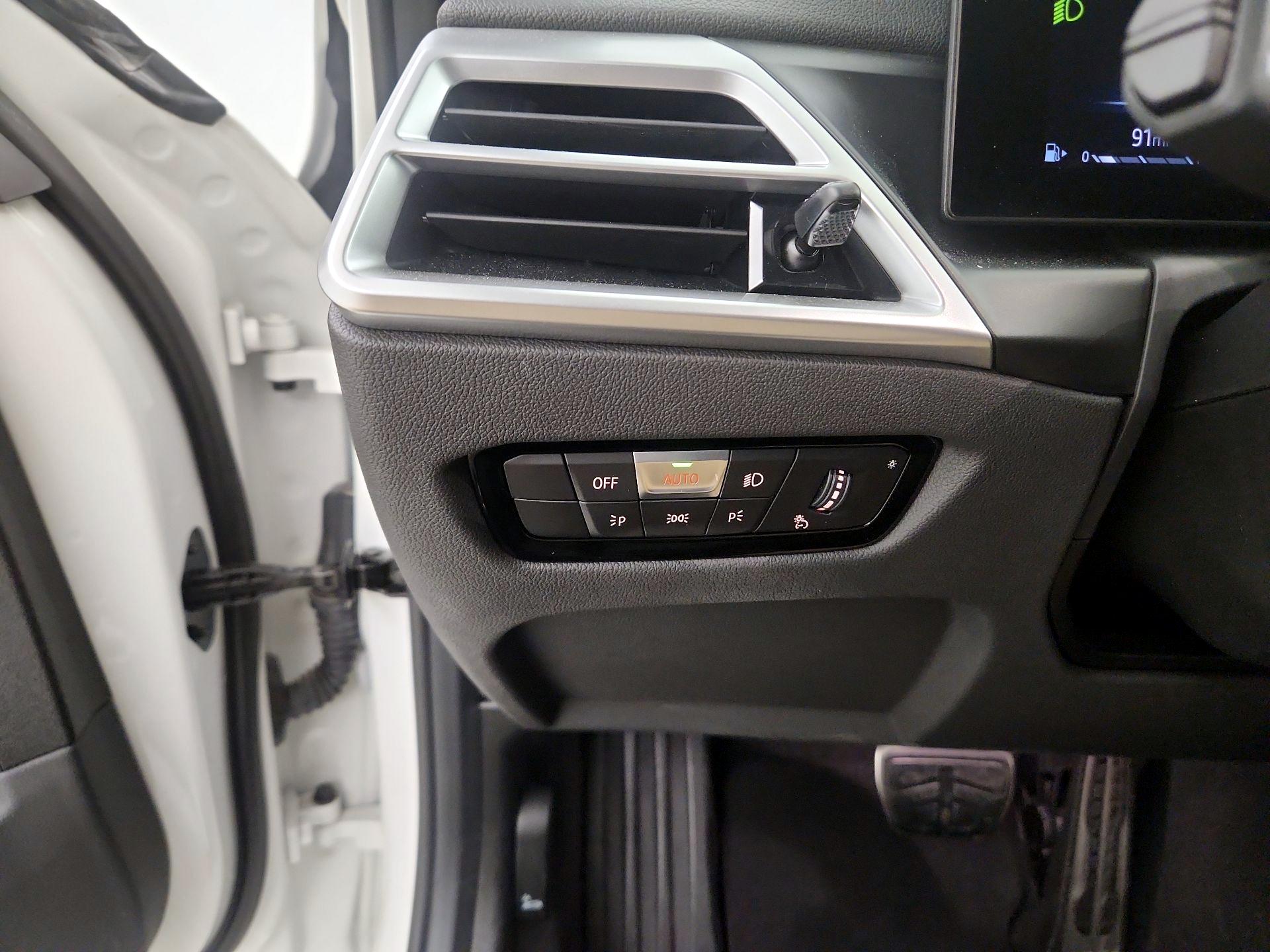 Thumbnail: 2025 BMW 3 Series - 13