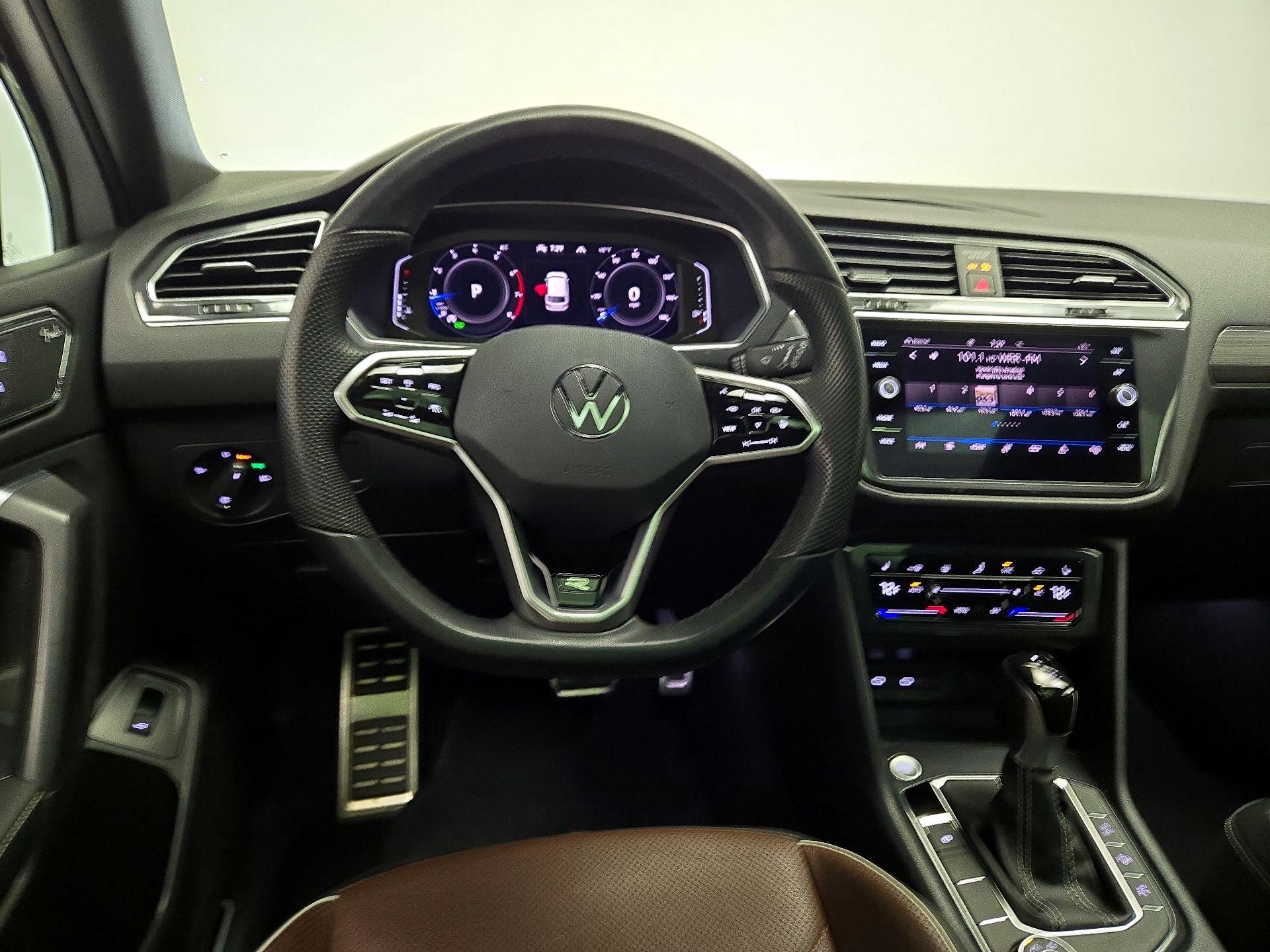 Thumbnail: 2022 Volkswagen Tiguan - 10