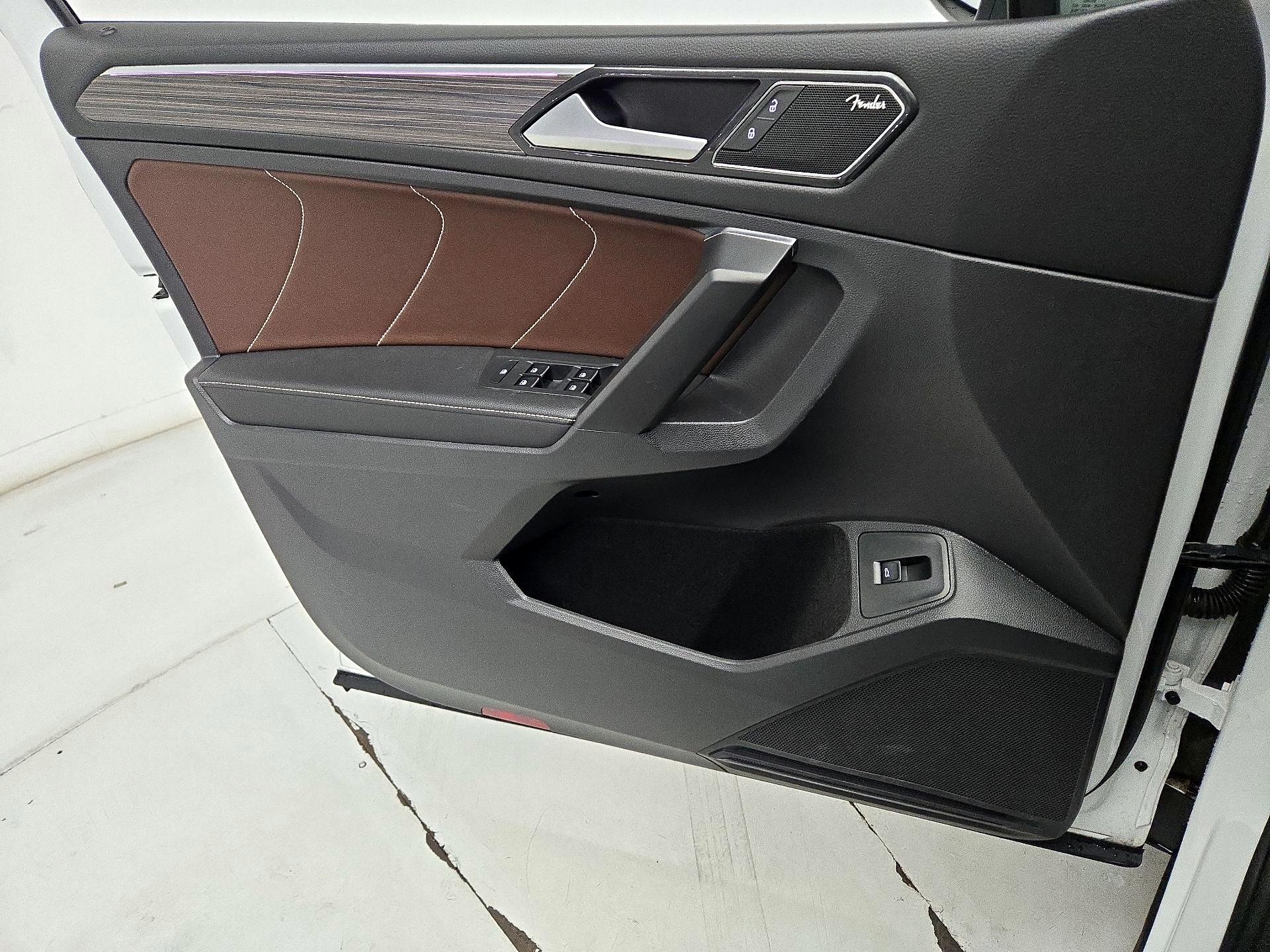 Thumbnail: 2022 Volkswagen Tiguan - 12