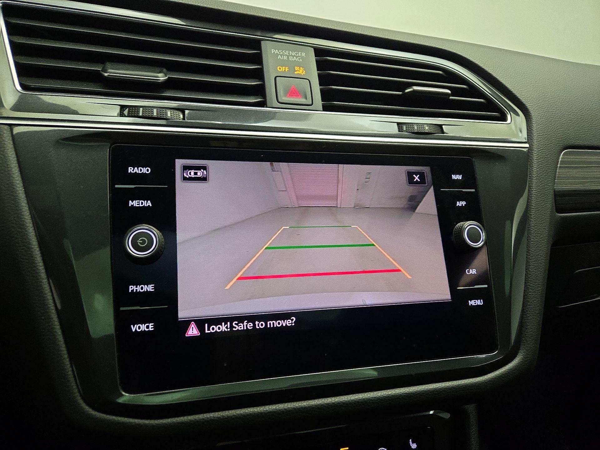 Thumbnail: 2022 Volkswagen Tiguan - 15