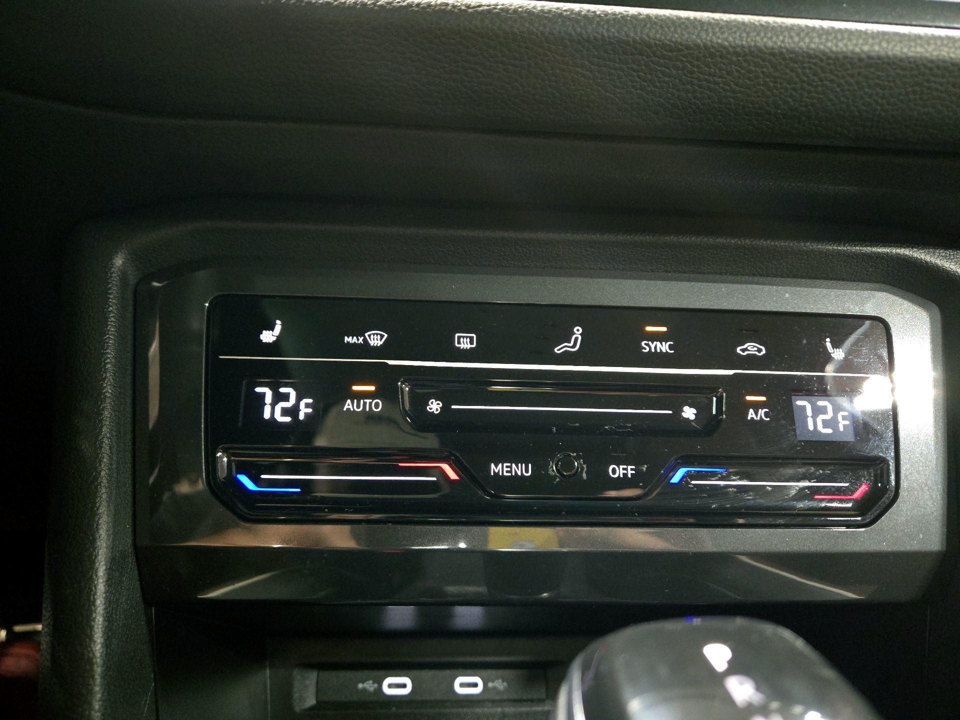 Thumbnail: 2022 Volkswagen Tiguan - 17