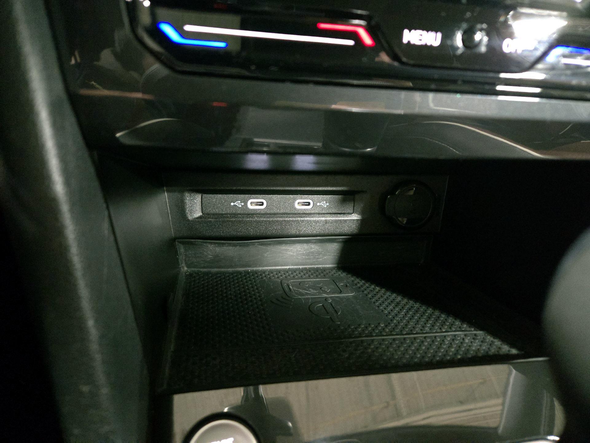 Thumbnail: 2022 Volkswagen Tiguan - 19