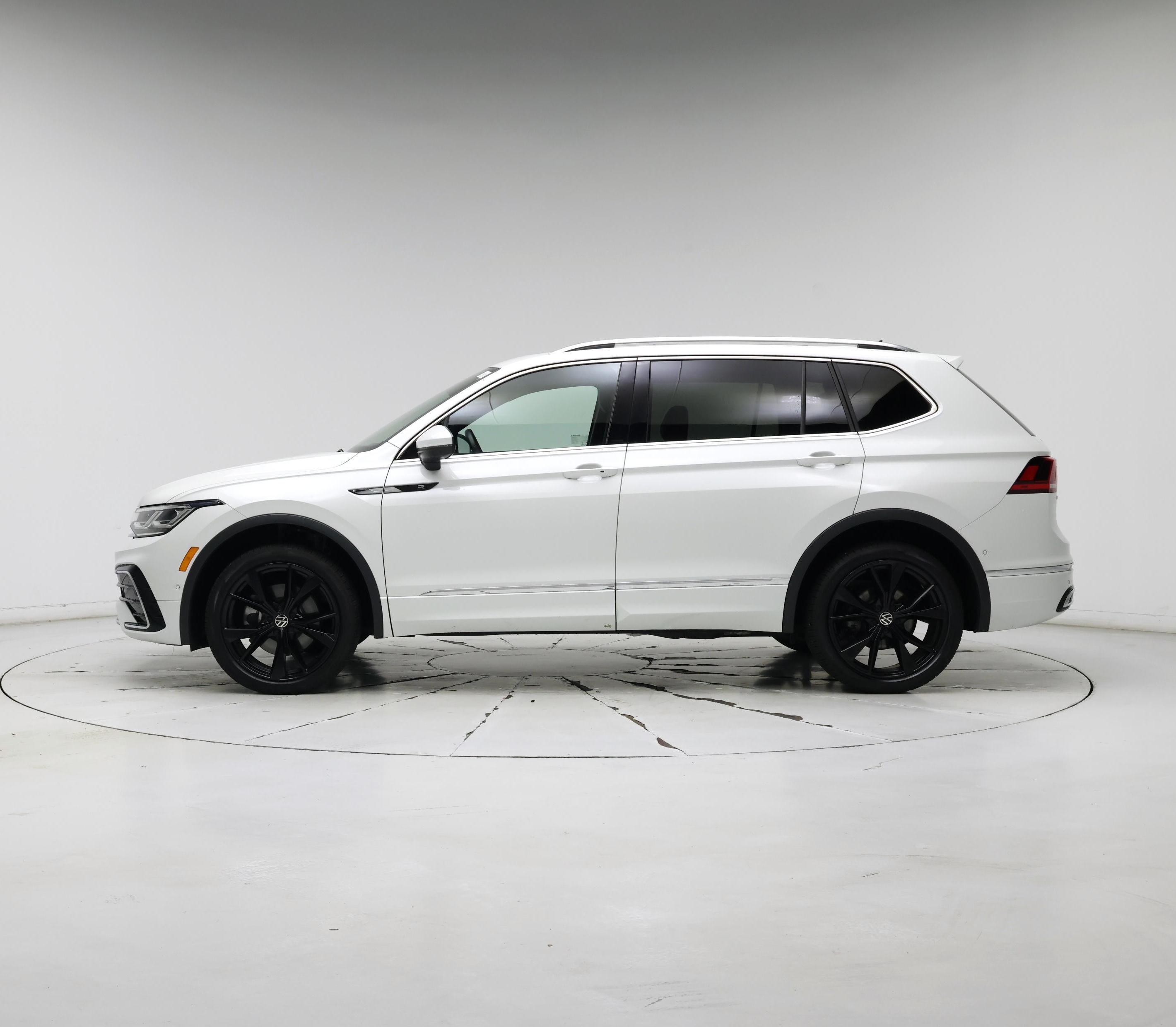 Thumbnail: 2022 Volkswagen Tiguan - 3