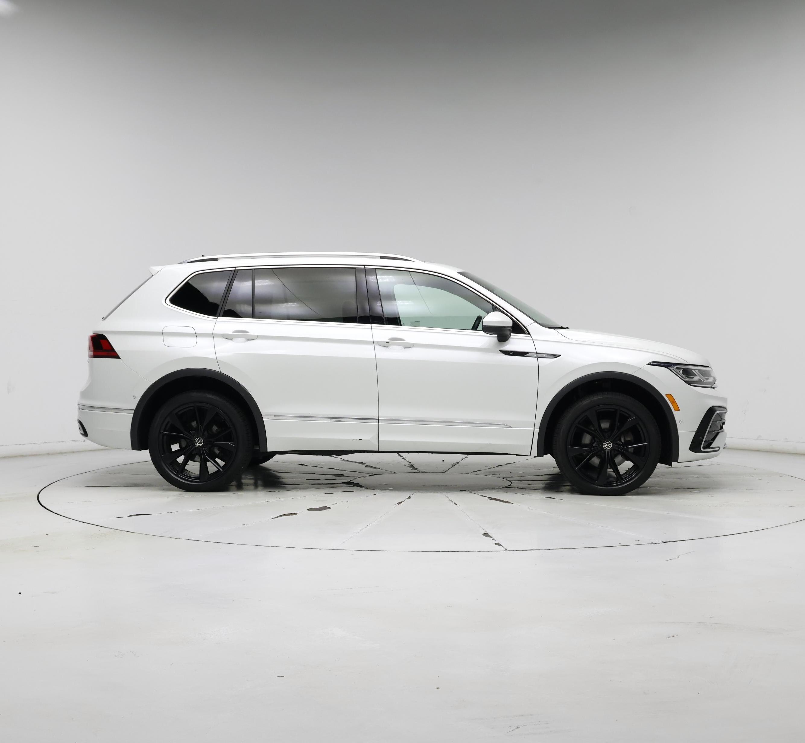 Thumbnail: 2022 Volkswagen Tiguan - 7