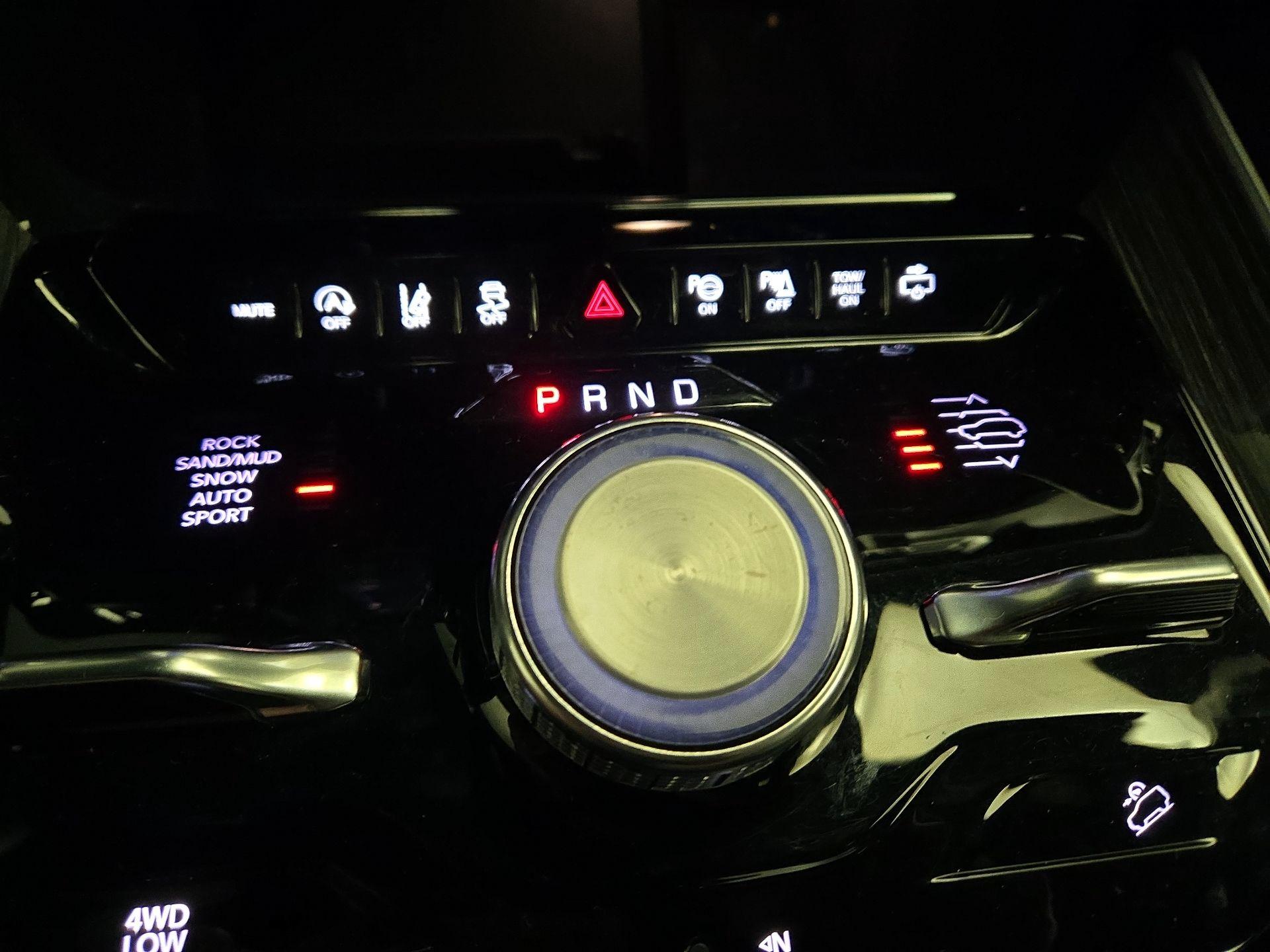 Thumbnail: 2022 Jeep Wagoneer - 18