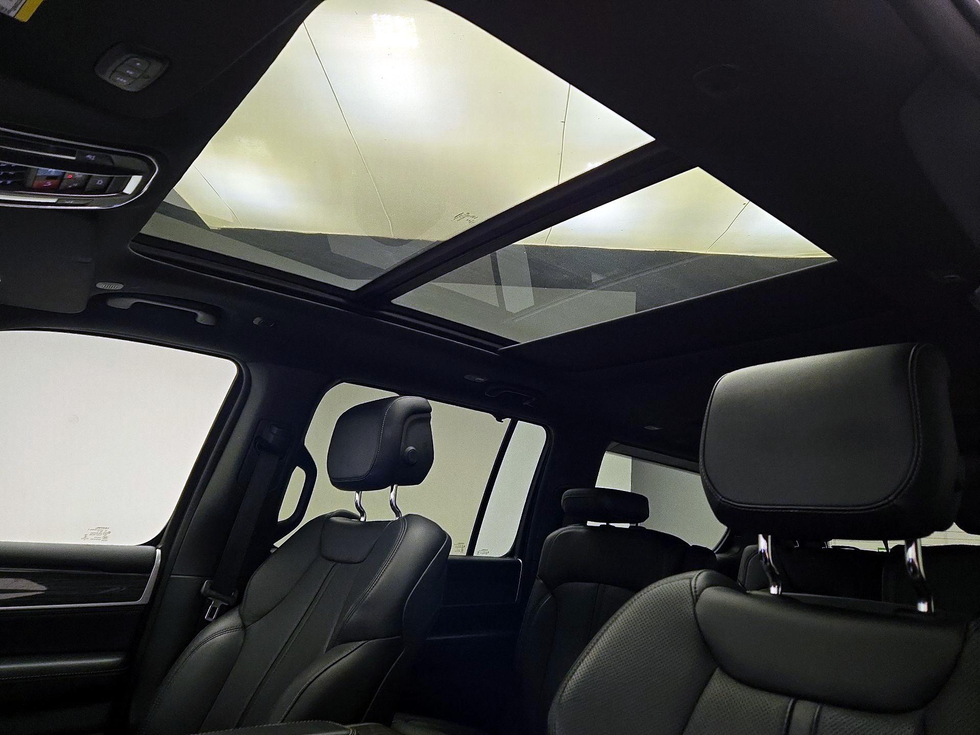 Thumbnail: 2022 Jeep Wagoneer - 20