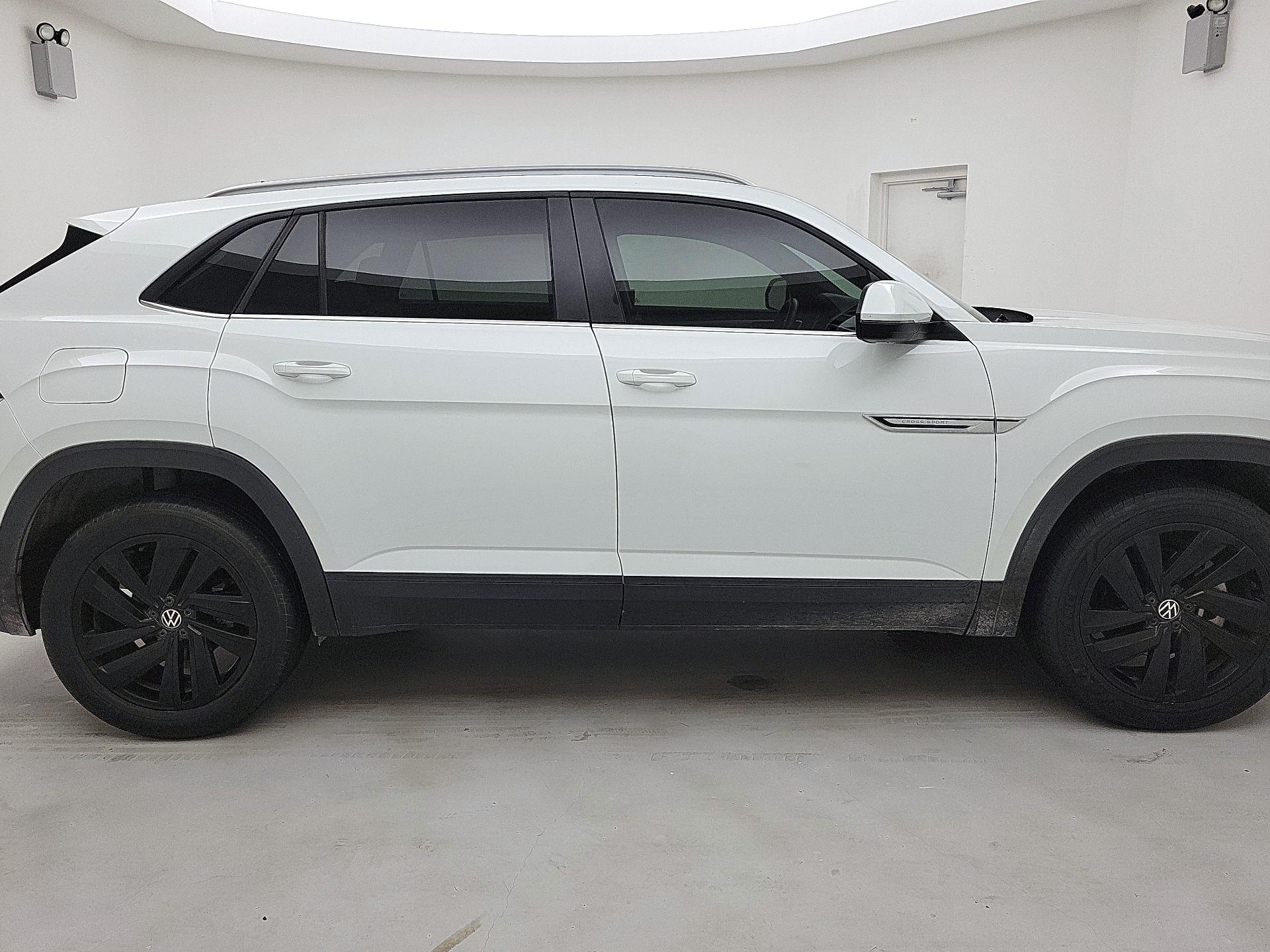 Thumbnail: 2022 Volkswagen Atlas - 4