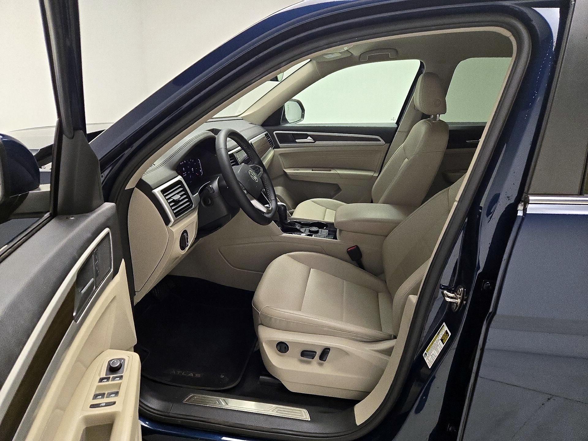 Thumbnail: 2022 Volkswagen Atlas - 11