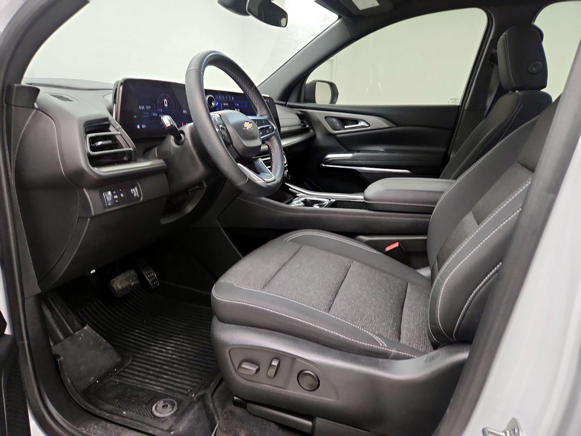 Thumbnail: 2025 Chevrolet Traverse - 11