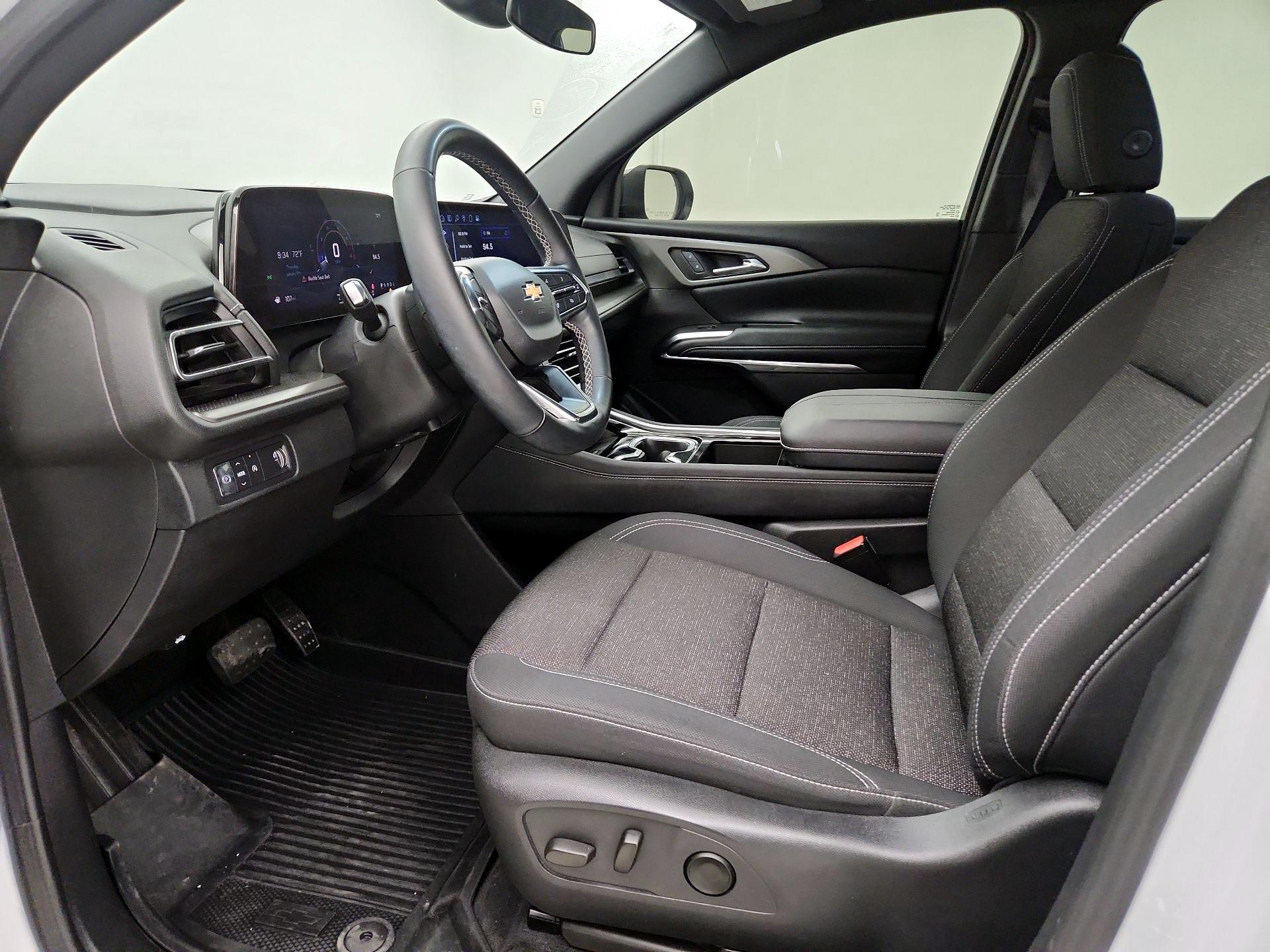 Thumbnail: 2025 Chevrolet Traverse - 16