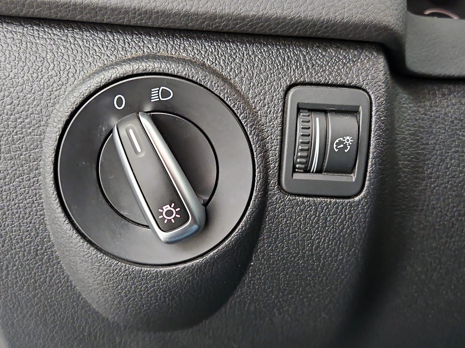 Thumbnail: 2018 Volkswagen Tiguan - 13