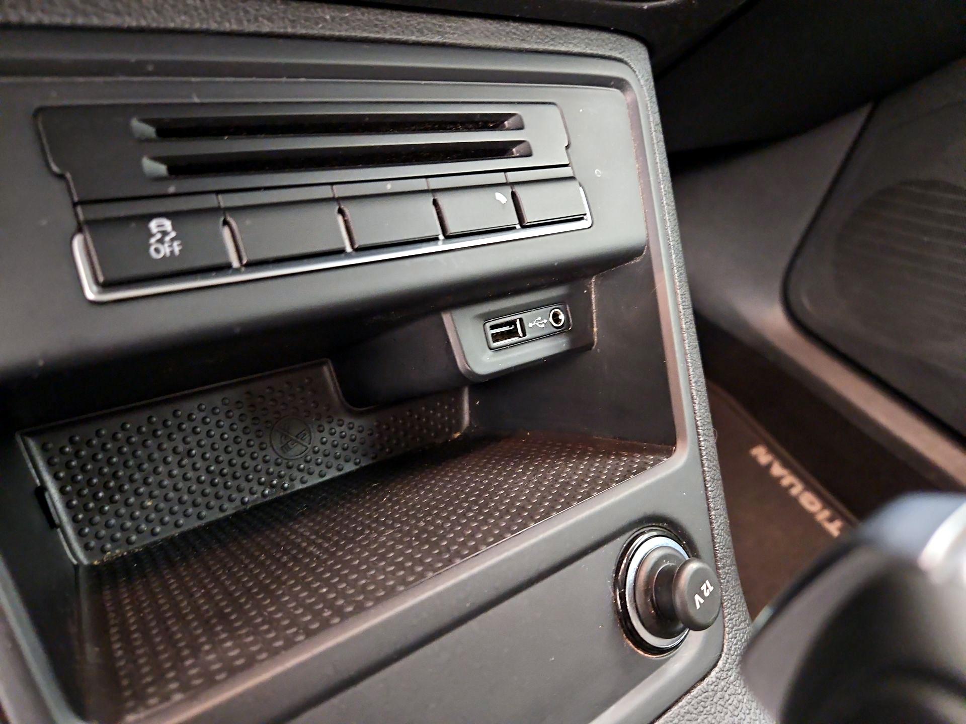 Thumbnail: 2018 Volkswagen Tiguan - 18