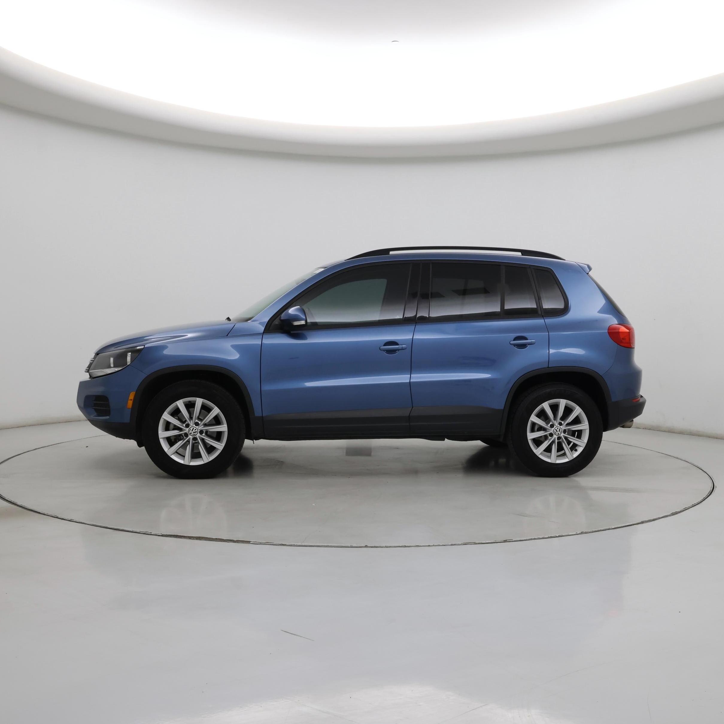 Thumbnail: 2018 Volkswagen Tiguan - 3