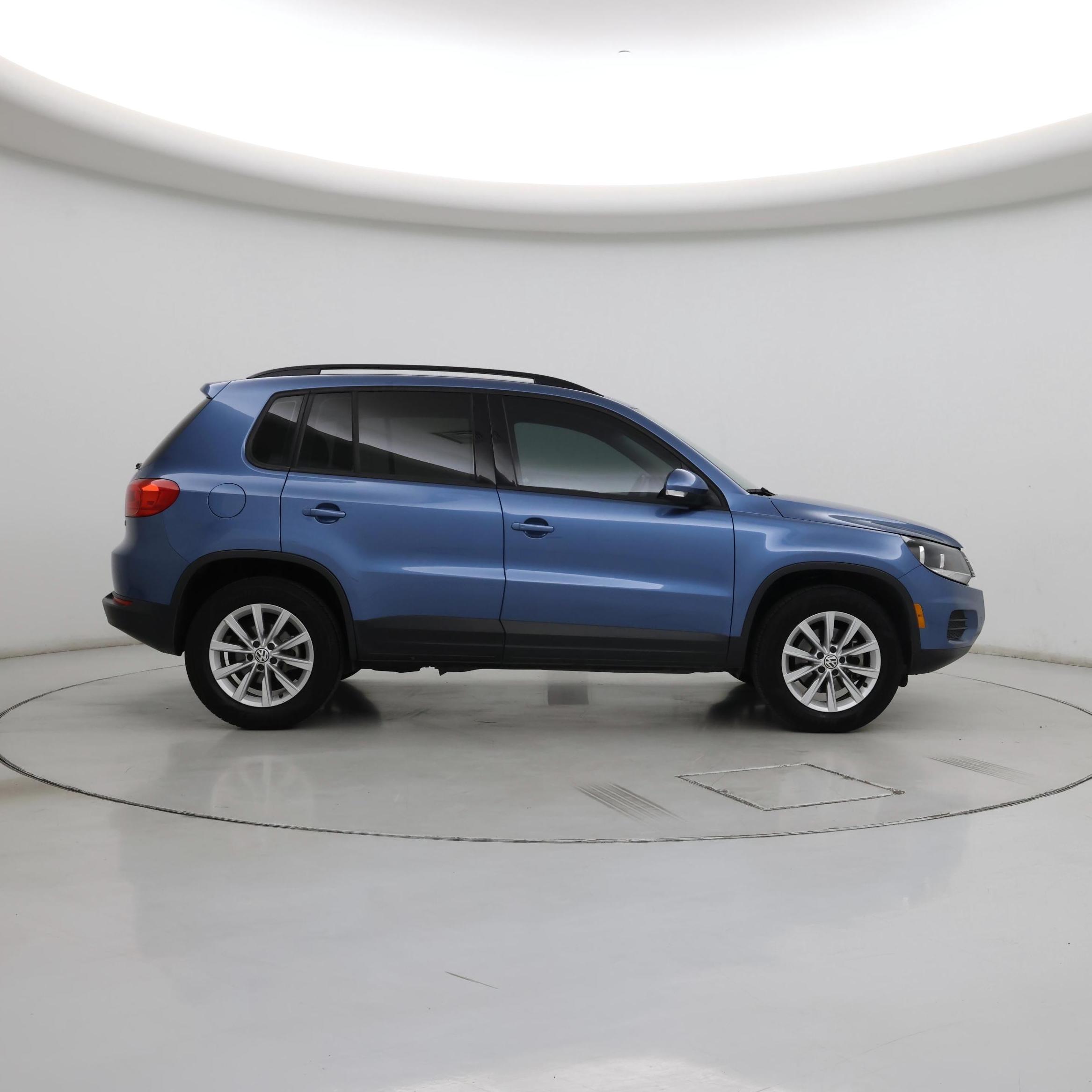 Thumbnail: 2018 Volkswagen Tiguan - 7