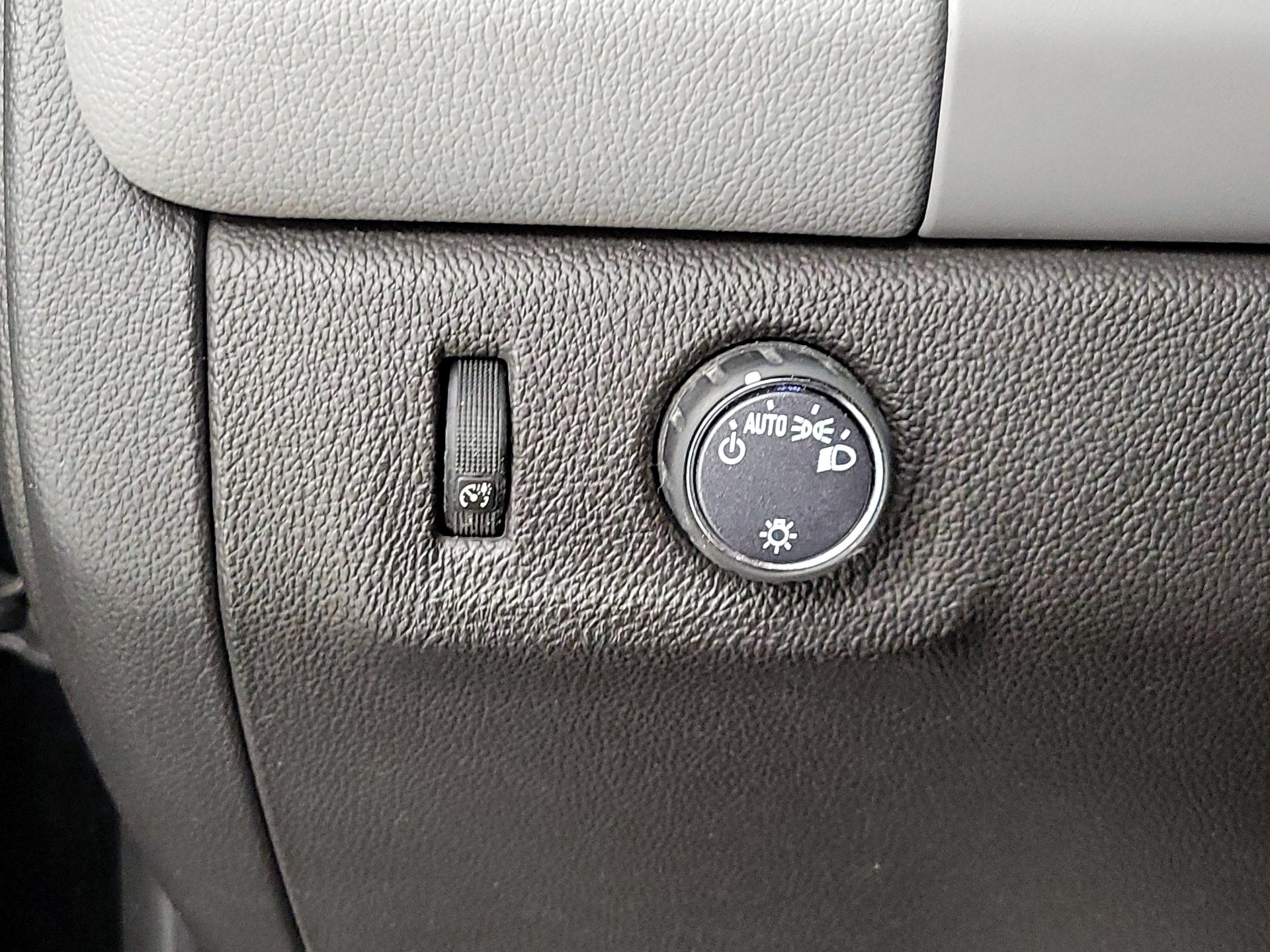 Thumbnail: 2022 Chevrolet Colorado - 11