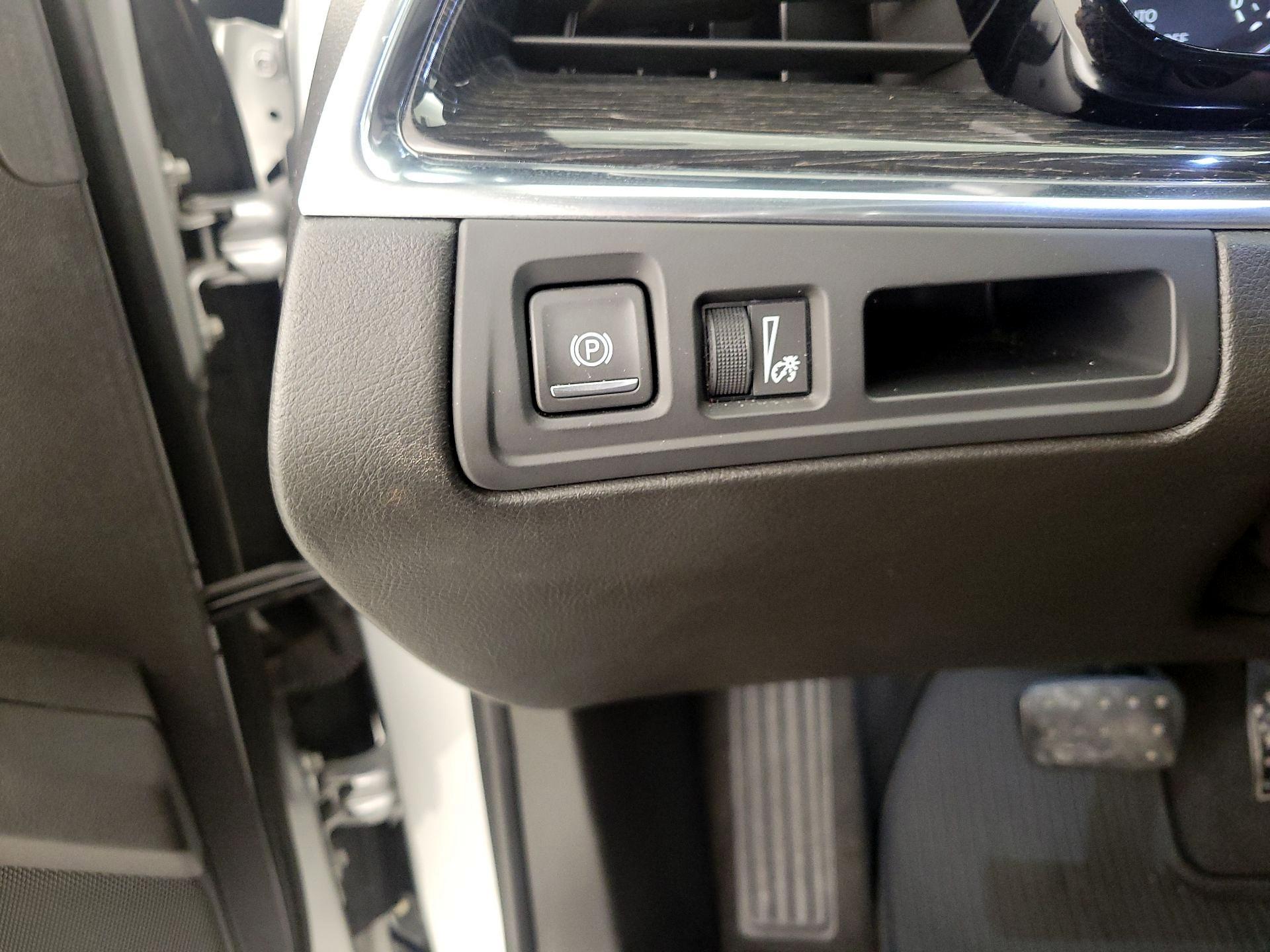 Thumbnail: 2020 Cadillac XT5 - 13