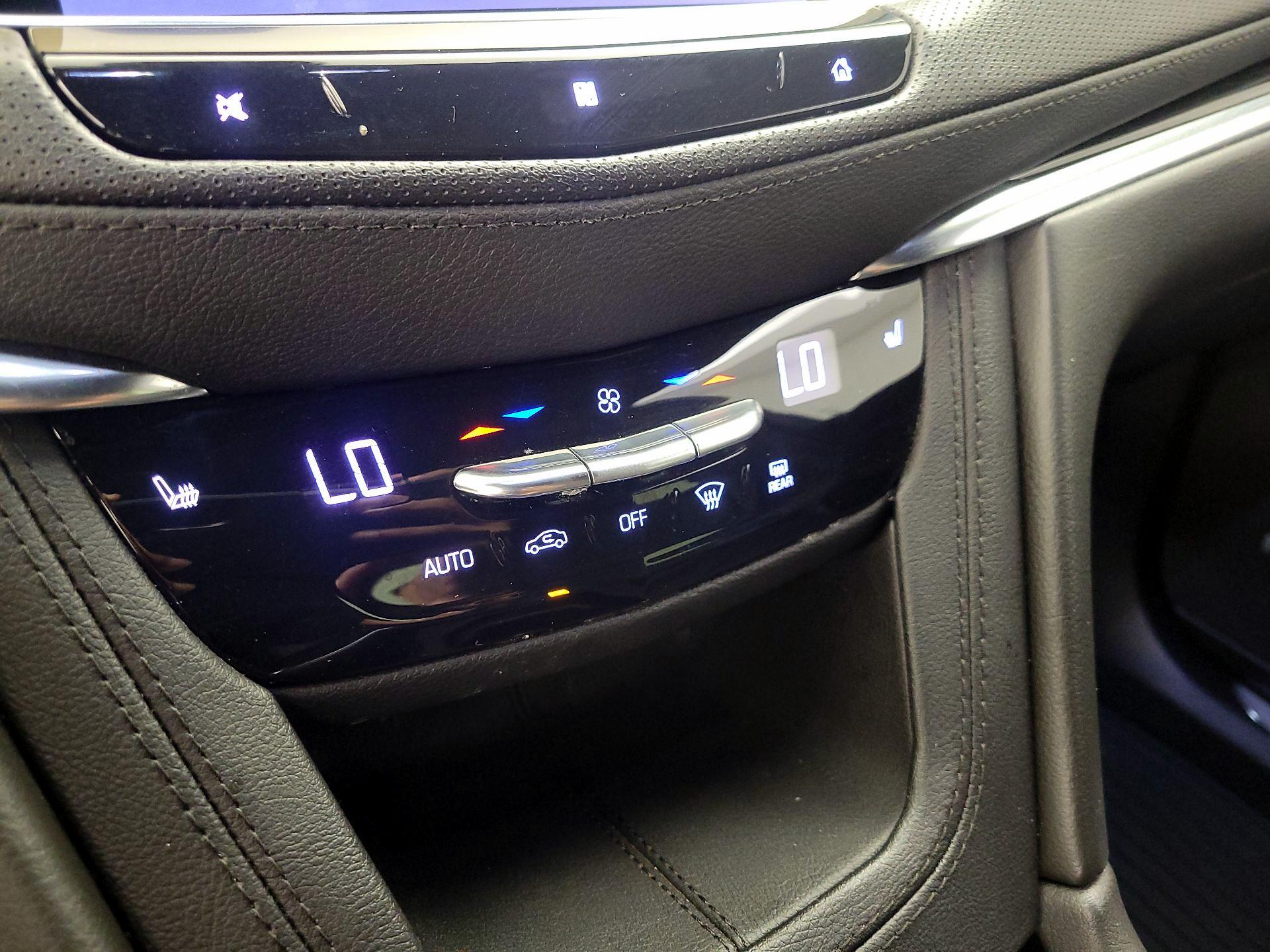 Thumbnail: 2020 Cadillac XT5 - 17