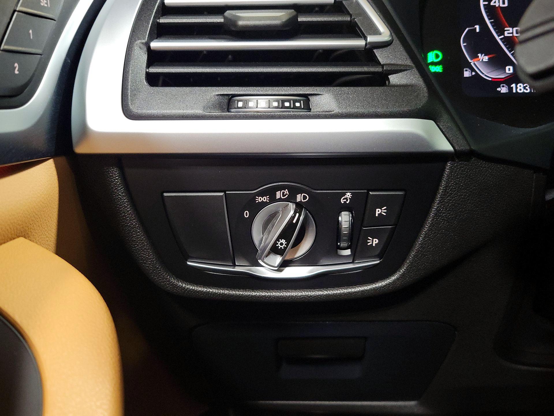 Thumbnail: 2025 BMW X4 - 13