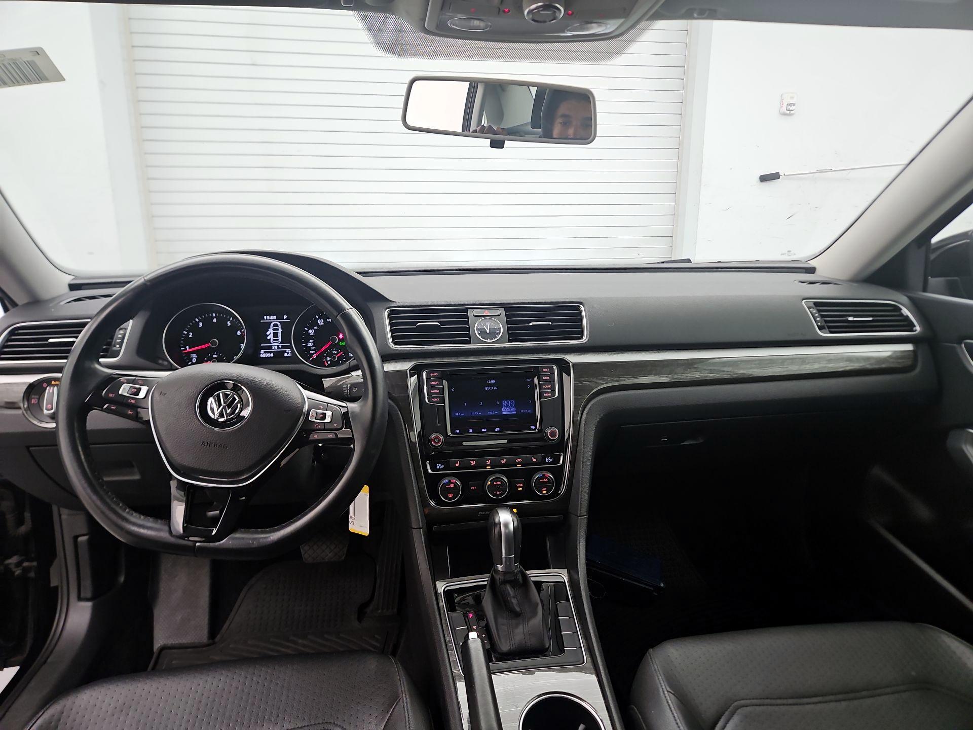 Thumbnail: 2016 Volkswagen Passat - 9