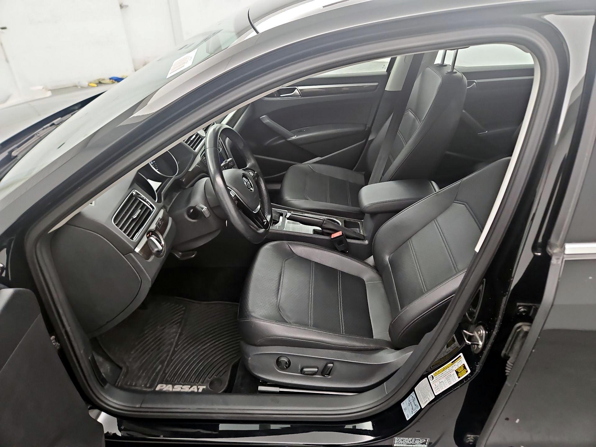 Thumbnail: 2016 Volkswagen Passat - 11