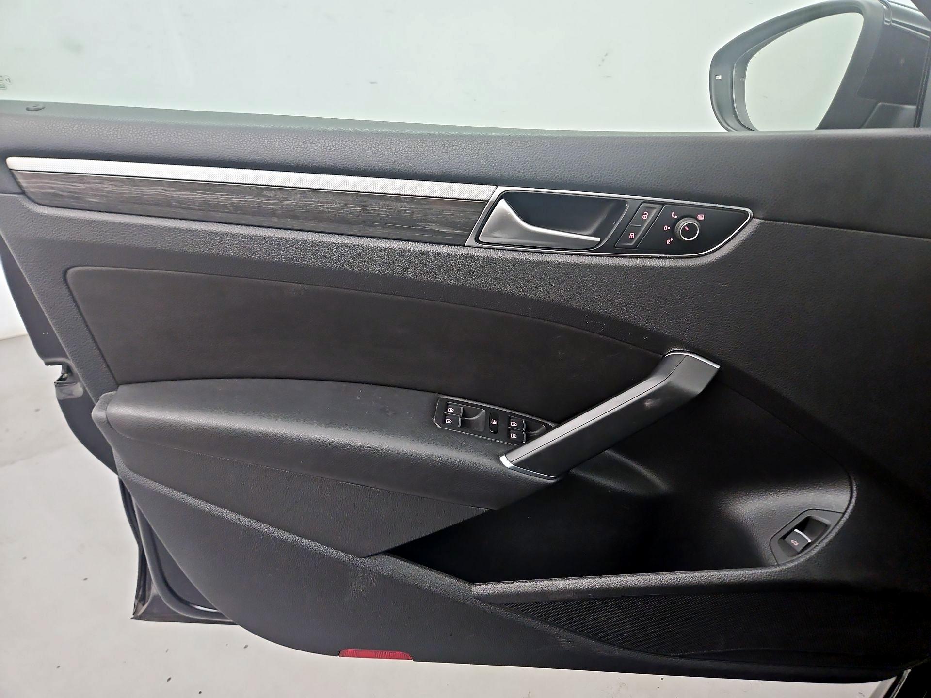 Thumbnail: 2016 Volkswagen Passat - 12