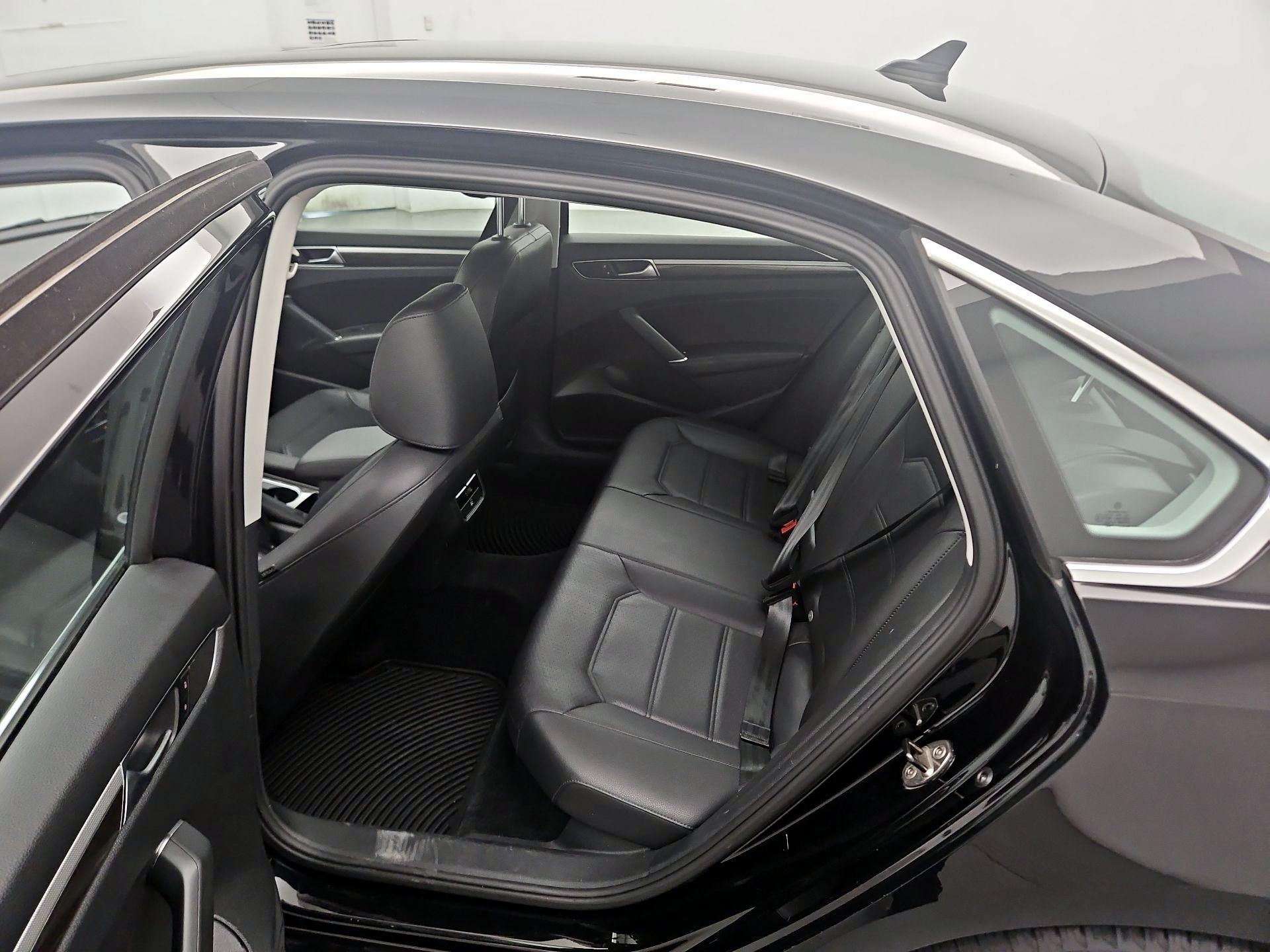 Thumbnail: 2016 Volkswagen Passat - 20