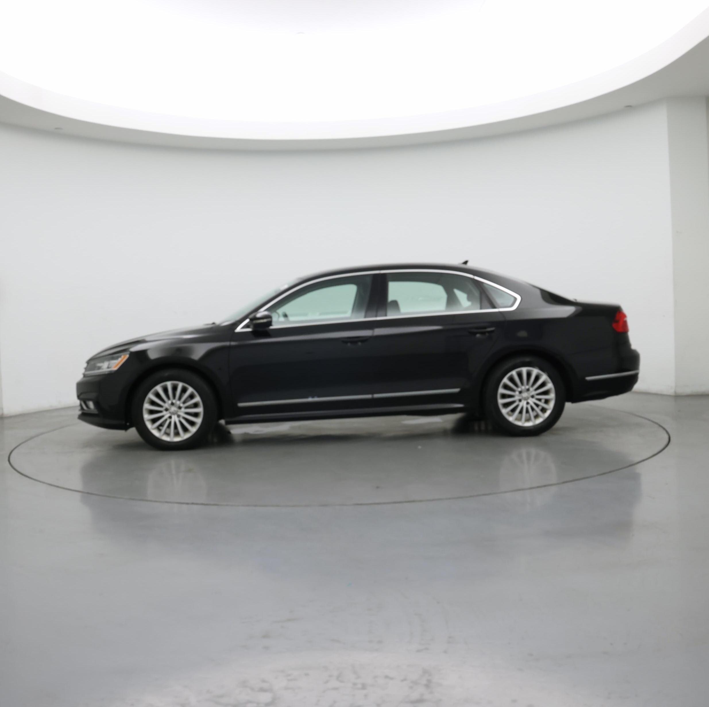 Thumbnail: 2016 Volkswagen Passat - 3