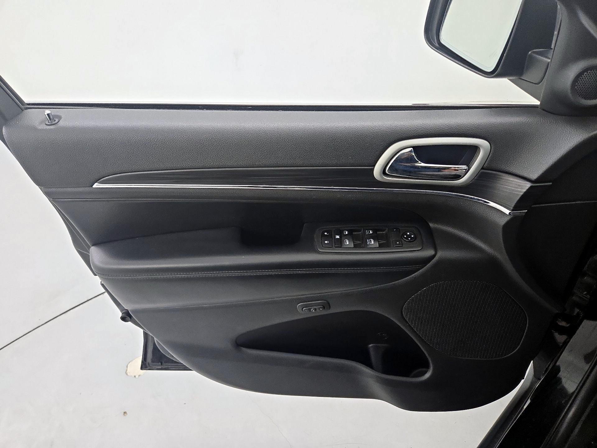 Thumbnail: 2021 Jeep Grand Cherokee - 12