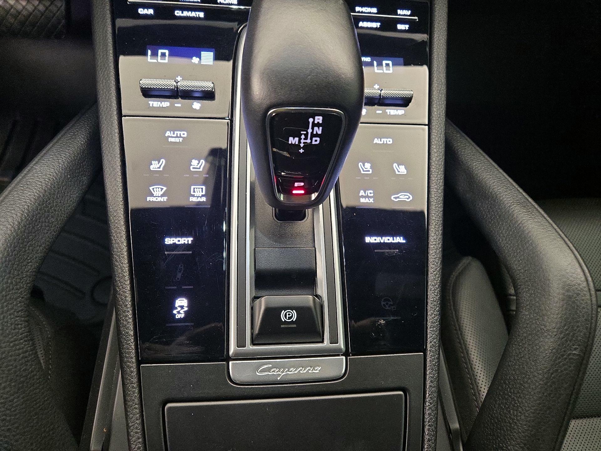 Thumbnail: 2022 Porsche Cayenne - 18