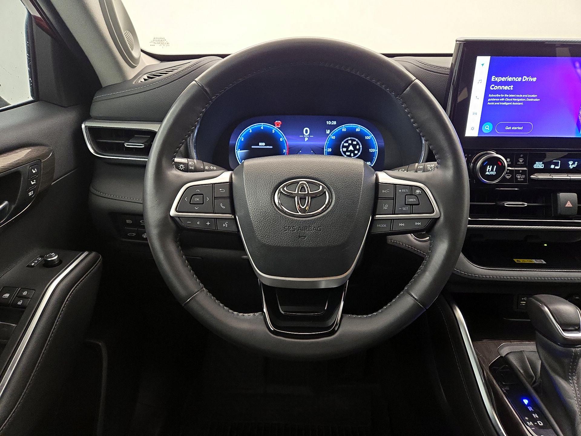 Thumbnail: 2023 Toyota Highlander - 10