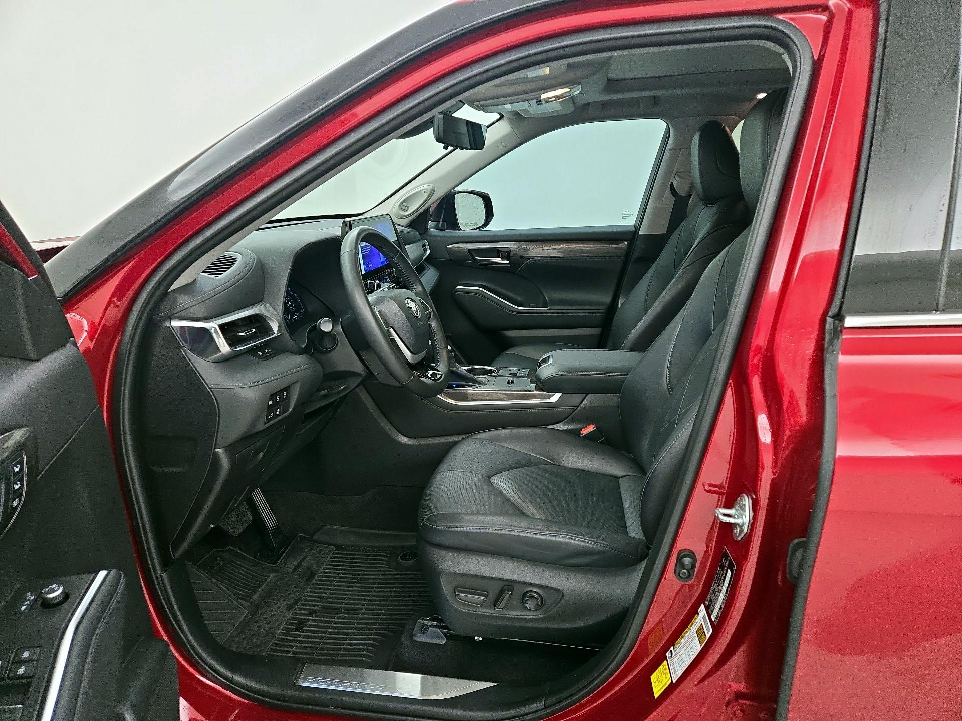 Thumbnail: 2023 Toyota Highlander - 11