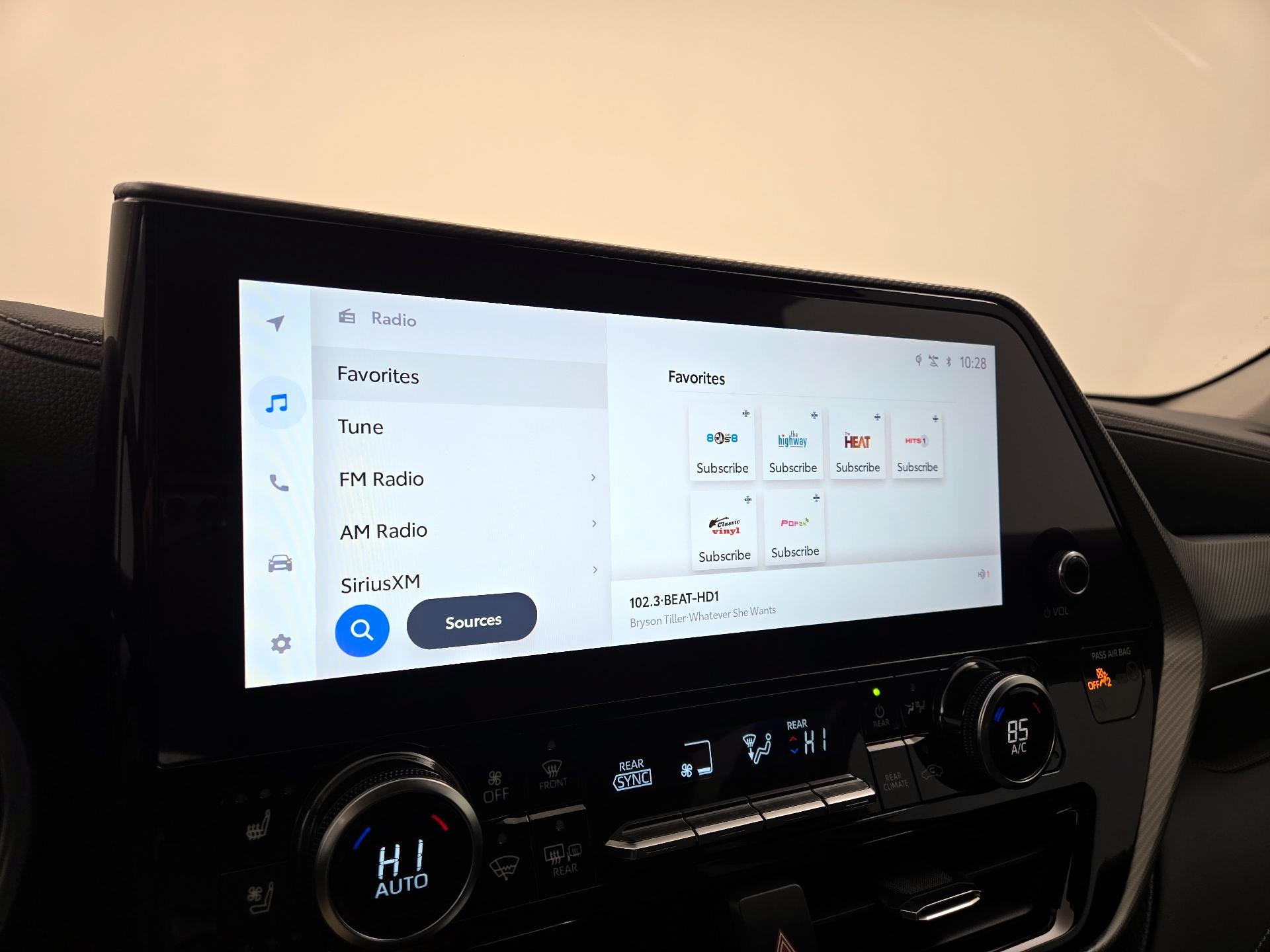 Thumbnail: 2023 Toyota Highlander - 15