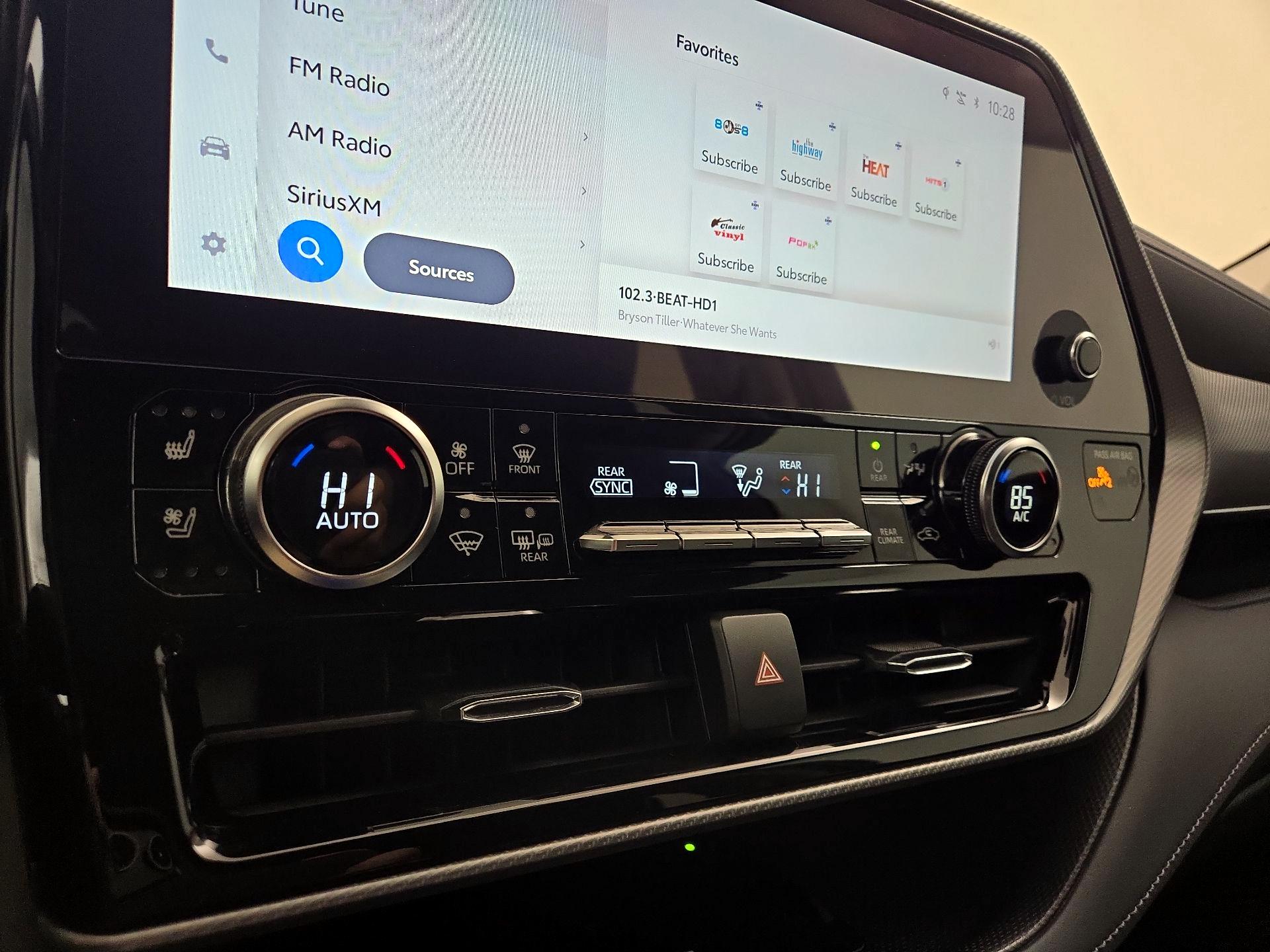 Thumbnail: 2023 Toyota Highlander - 16