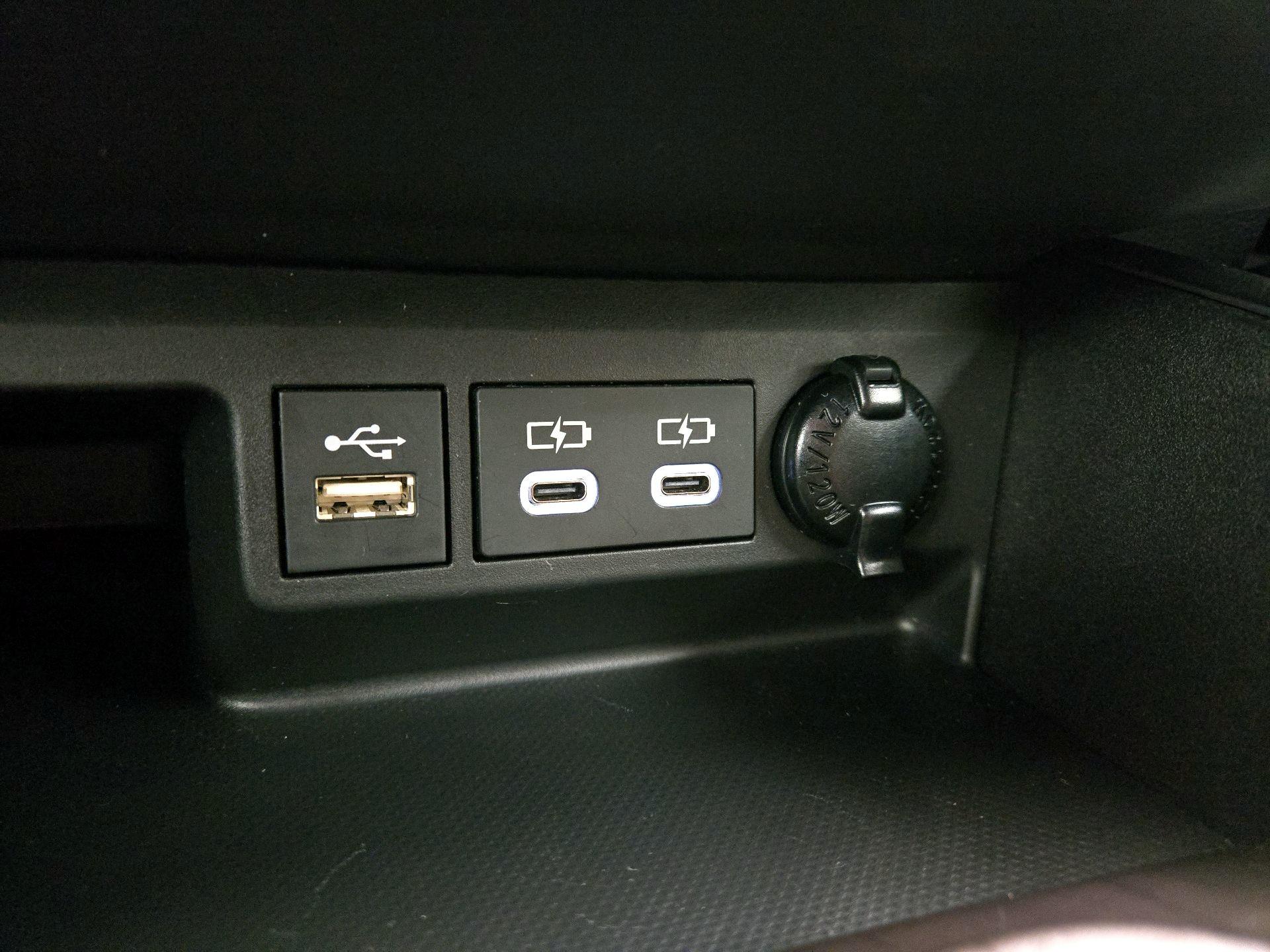 Thumbnail: 2023 Toyota Highlander - 18