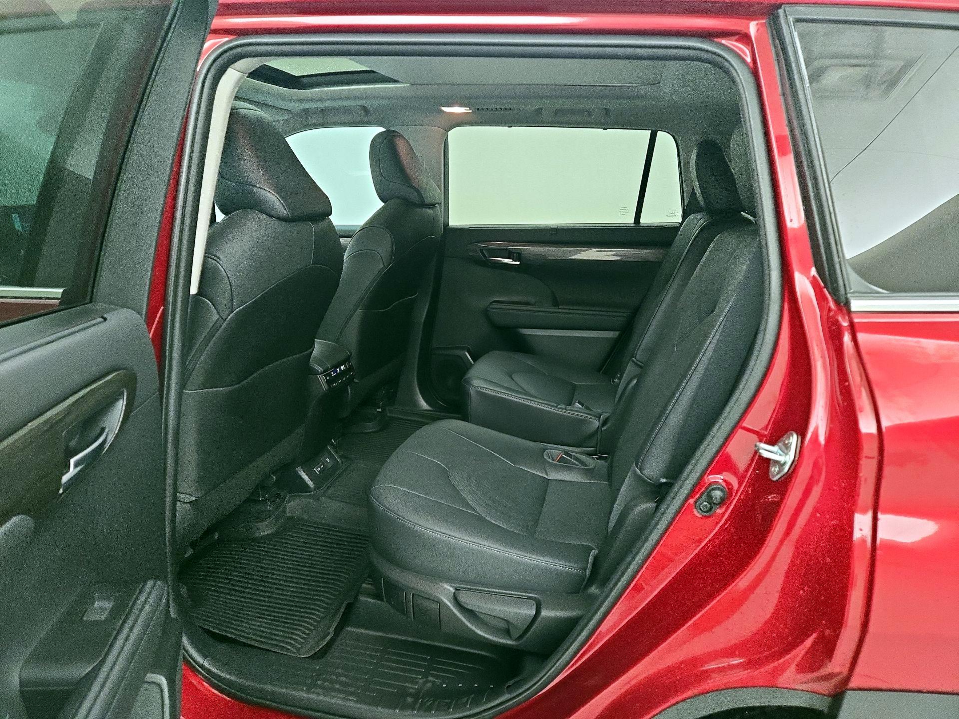 Thumbnail: 2023 Toyota Highlander - 20