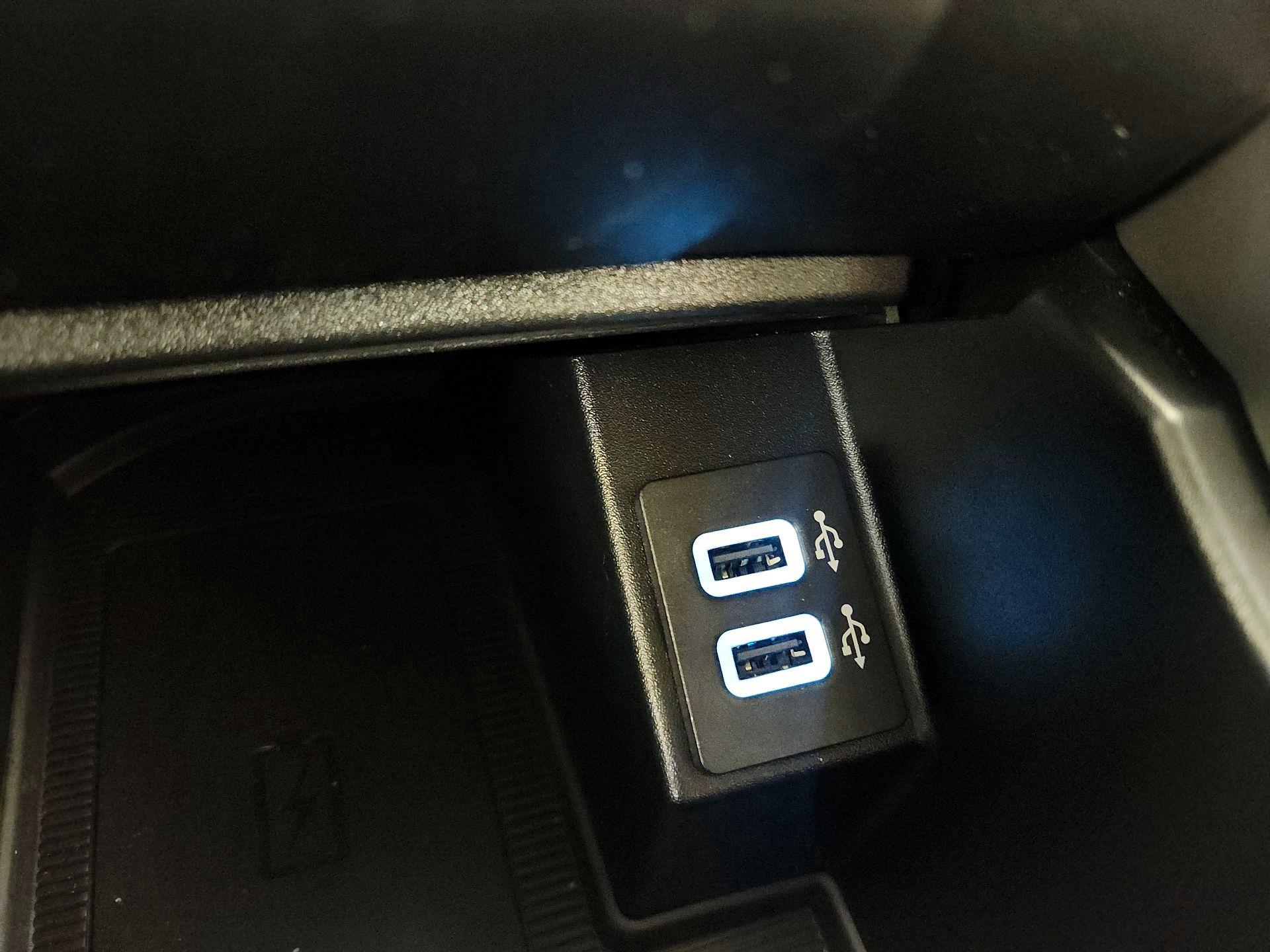 Thumbnail: 2019 Ford Edge - 19