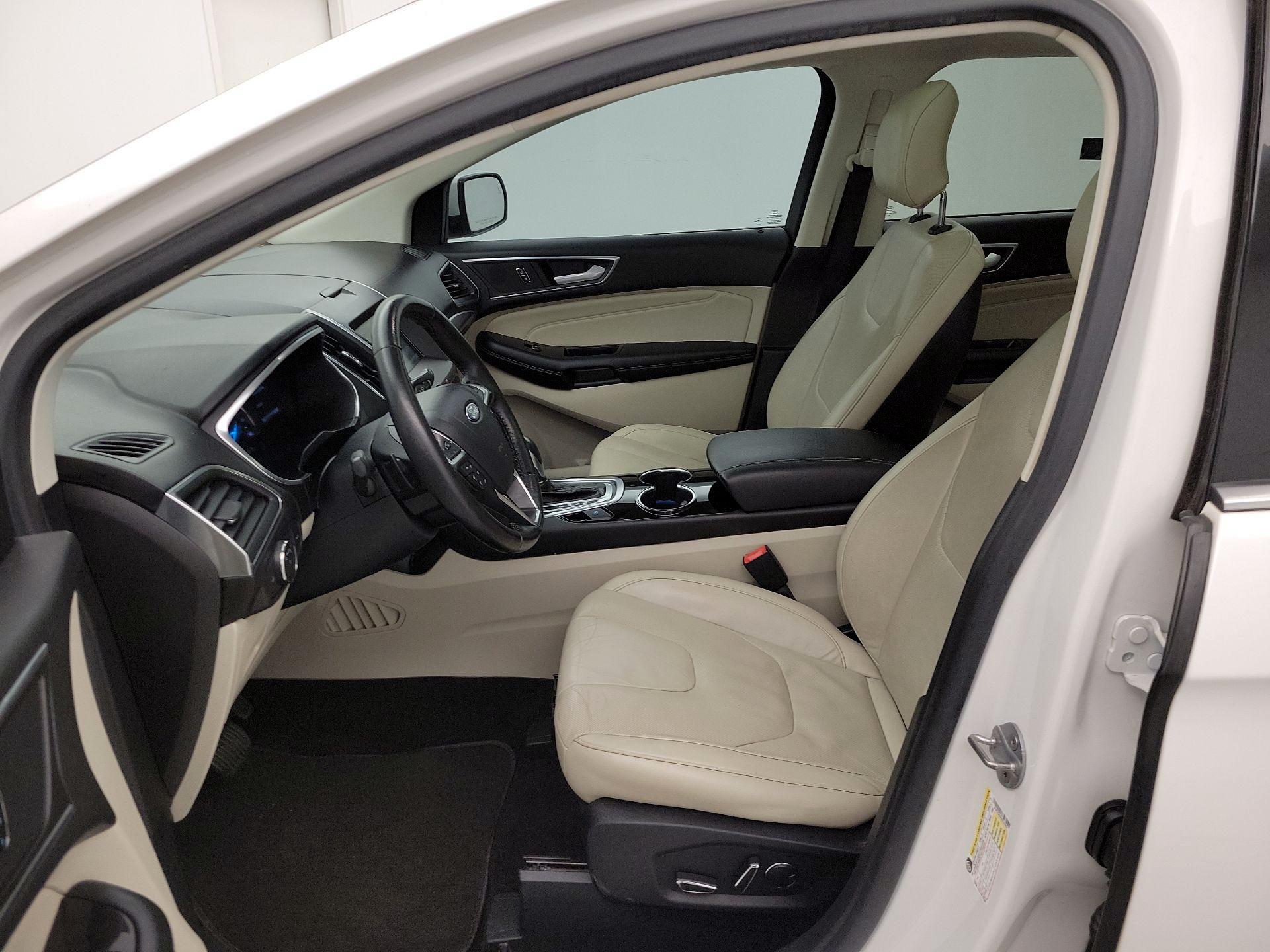 Thumbnail: 2015 Ford Edge - 11