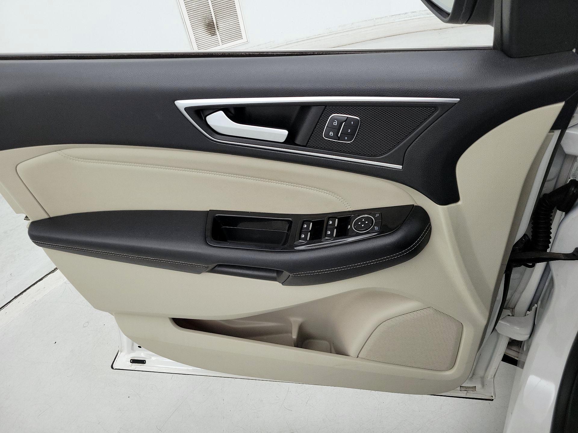 Thumbnail: 2015 Ford Edge - 12