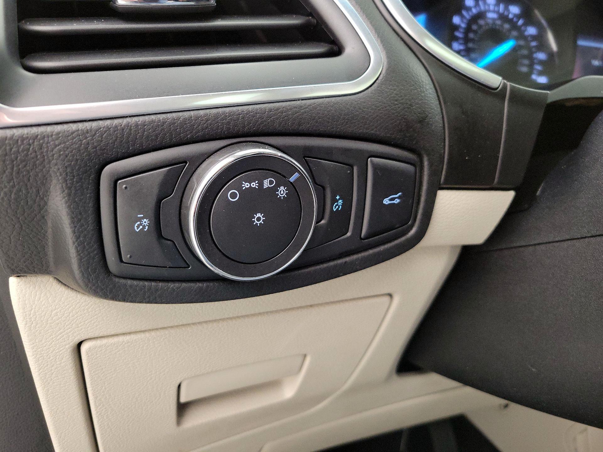 Thumbnail: 2015 Ford Edge - 13